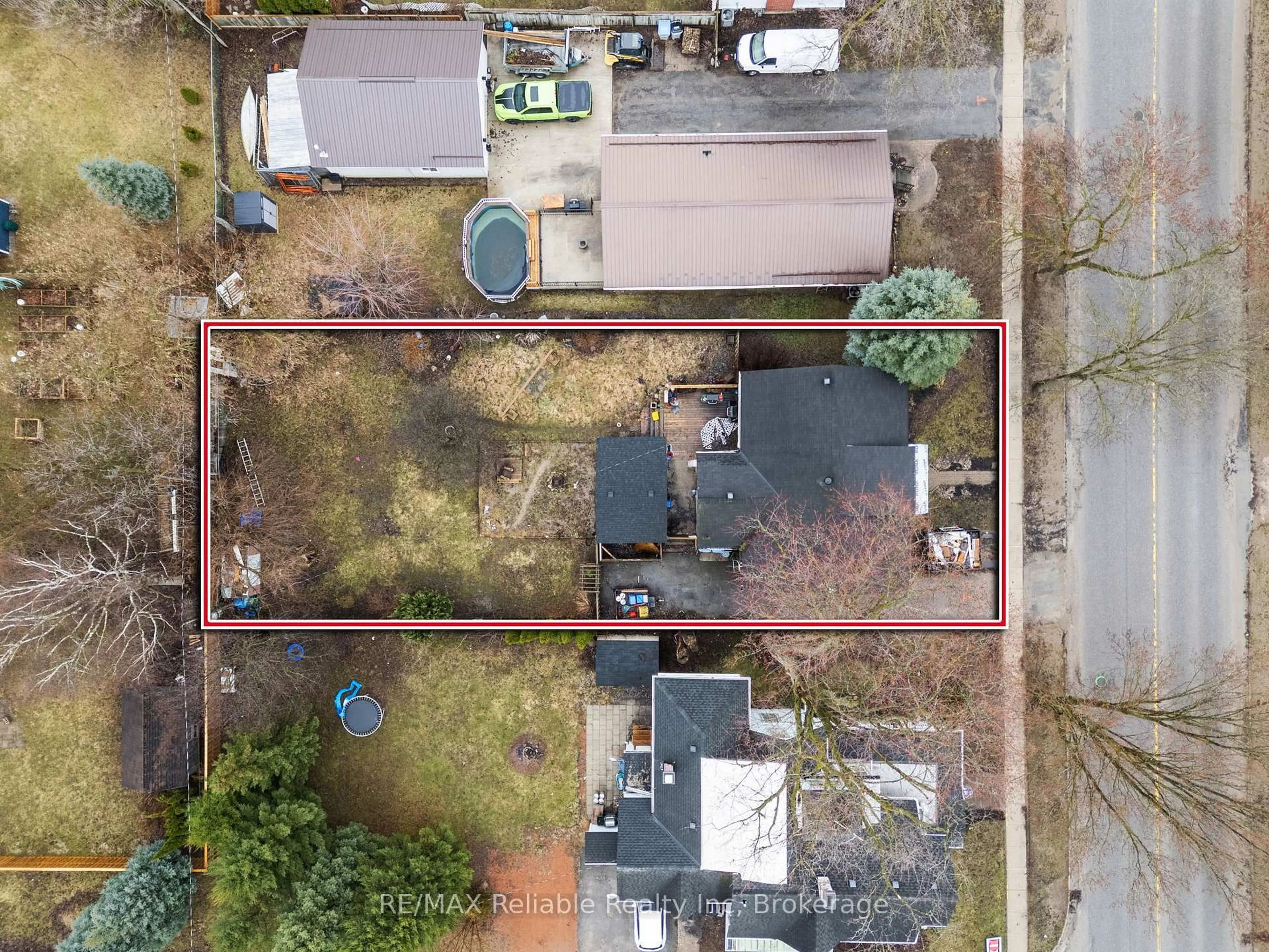 A pic from outside/outdoor area/front of a property/back of a property/a pic from drone, street for 112 Goderich St, Huron East Ontario N0K 1W0