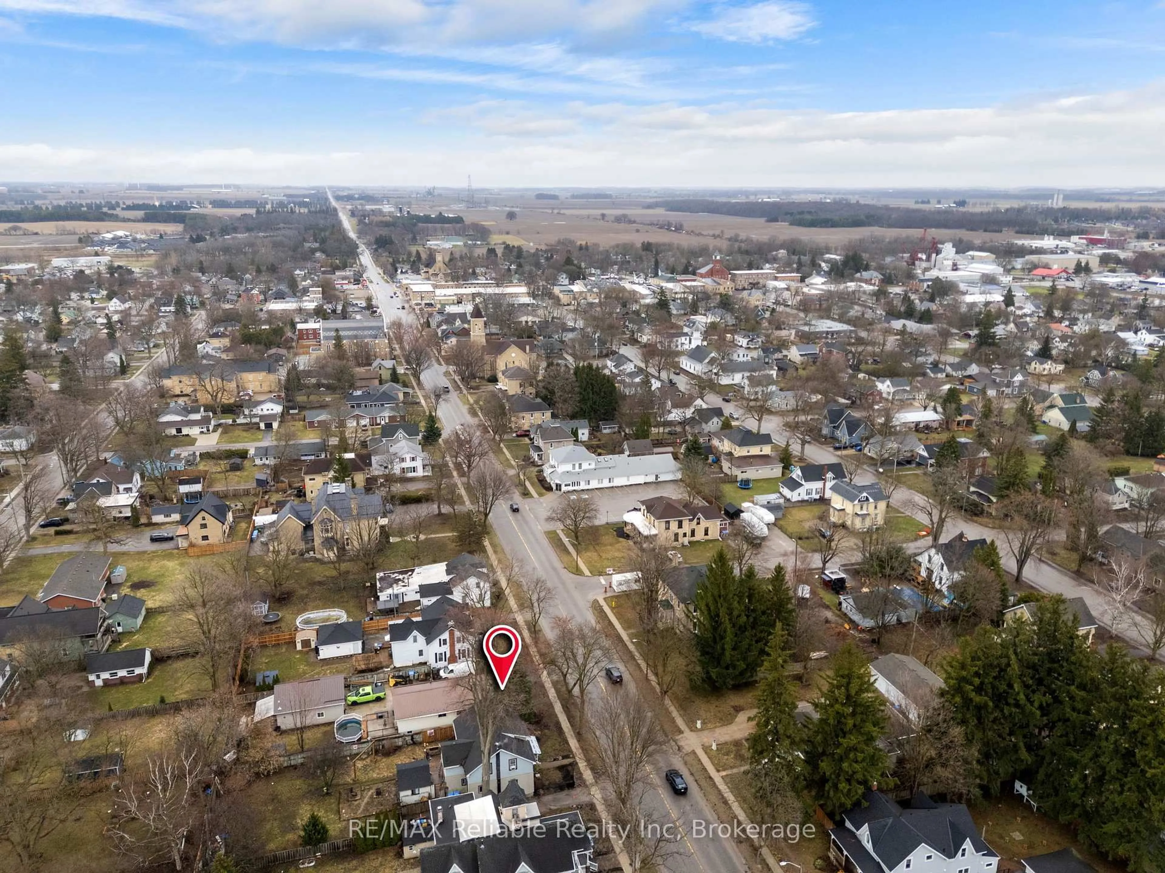 A pic from outside/outdoor area/front of a property/back of a property/a pic from drone, street for 112 Goderich St, Huron East Ontario N0K 1W0