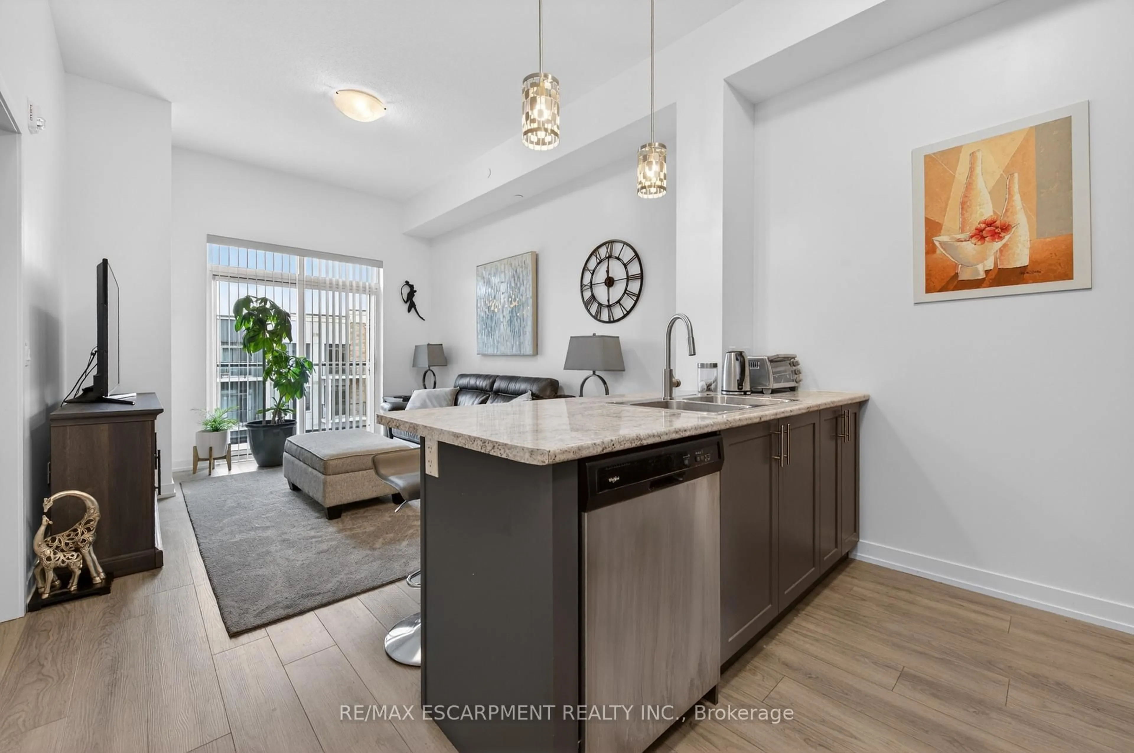 Open concept kitchen, unknown for 5055 Greenlane Rd #638, Lincoln Ontario L0R 1B3