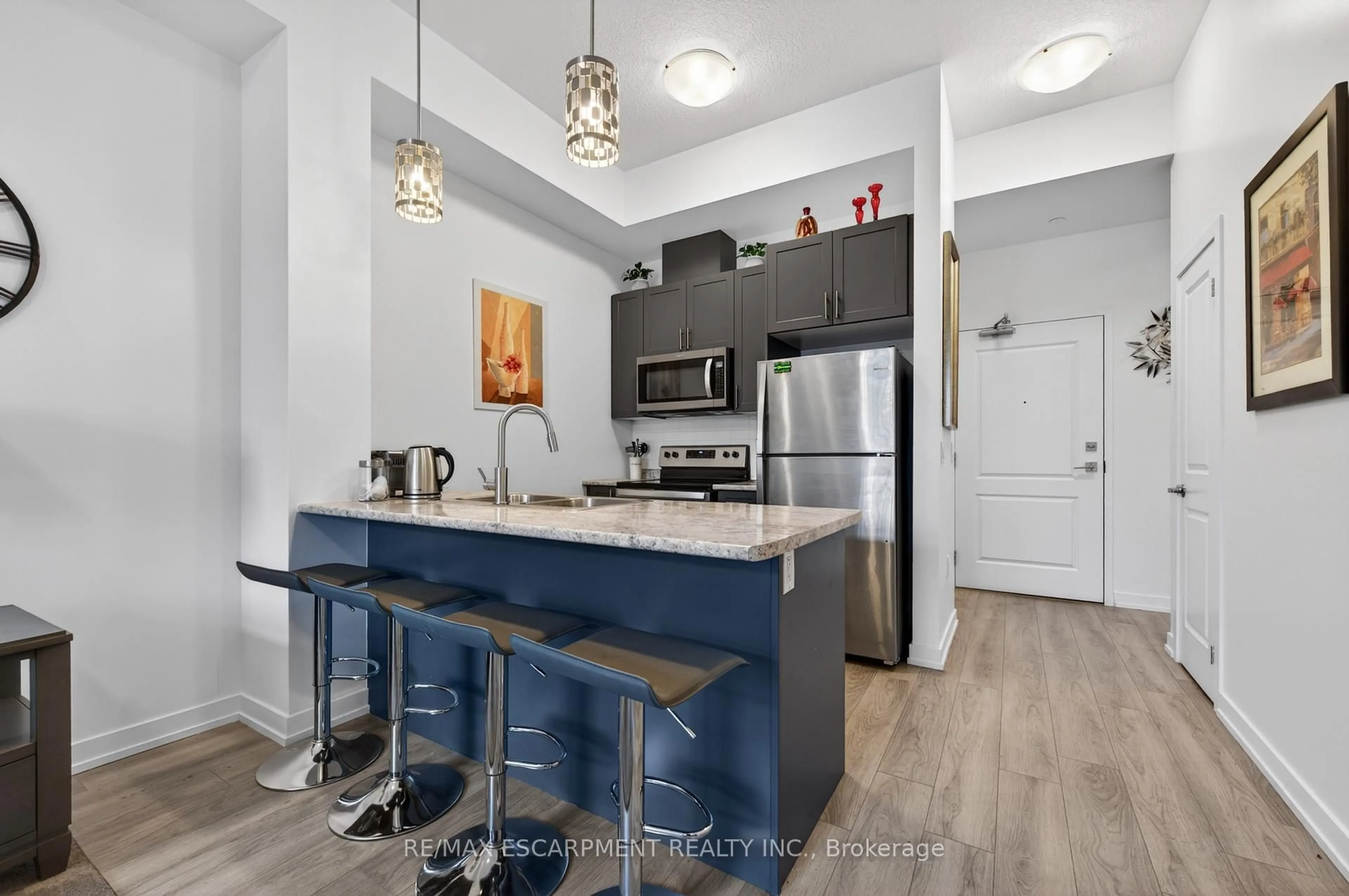 Open concept kitchen, unknown for 5055 Greenlane Rd #638, Lincoln Ontario L0R 1B3