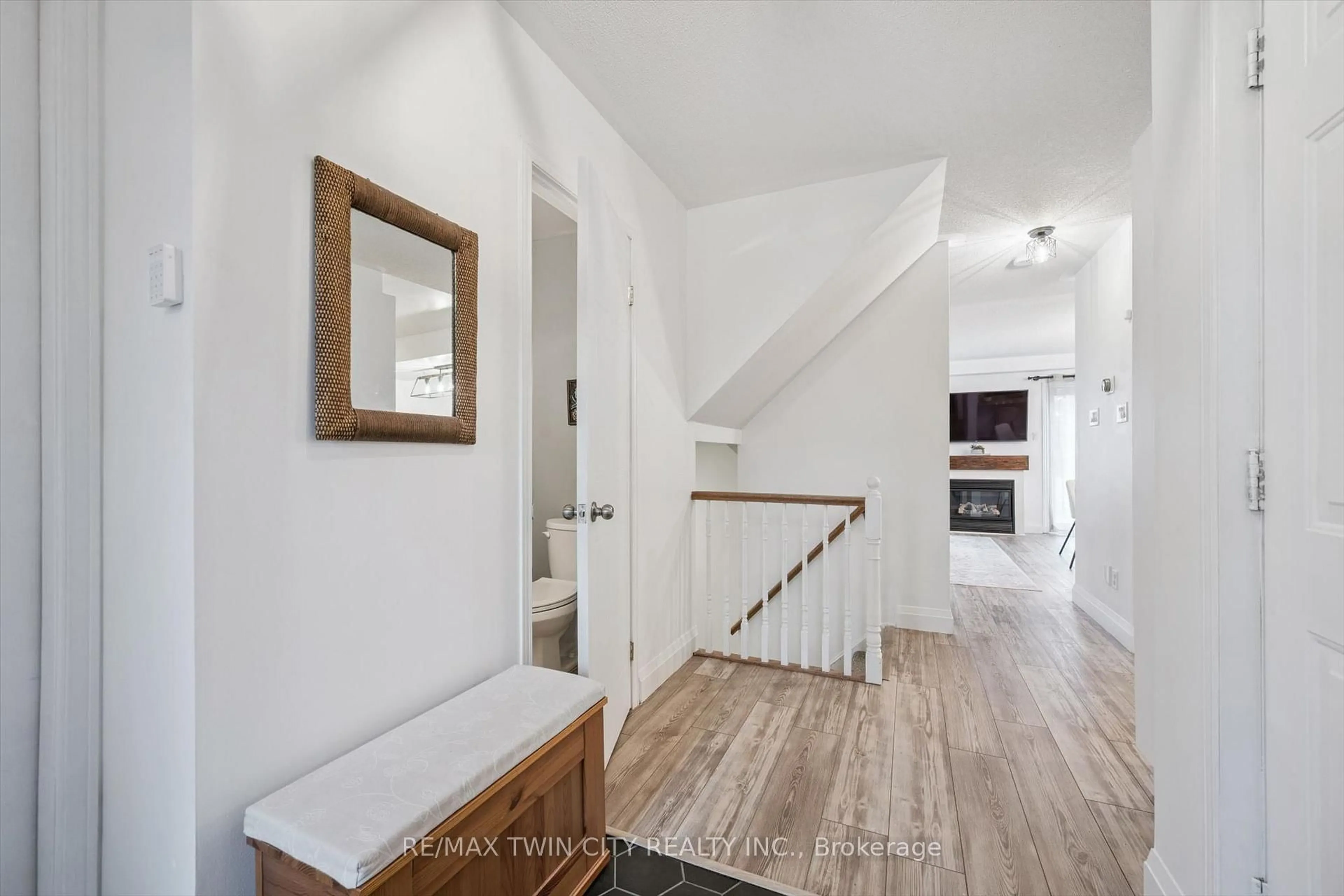 Indoor entryway for 230 Blackhorne Dr #42, Kitchener Ontario N2E 1Z4