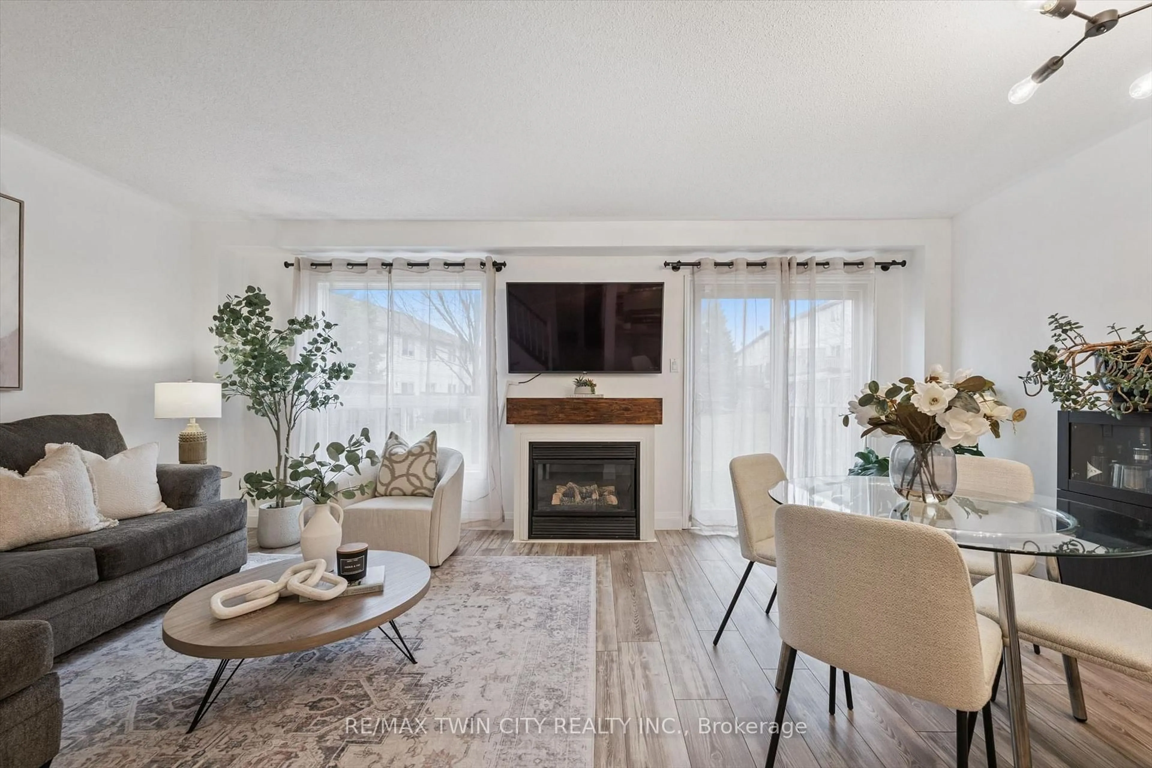 Living room with furniture, unknown for 230 Blackhorne Dr #42, Kitchener Ontario N2E 1Z4