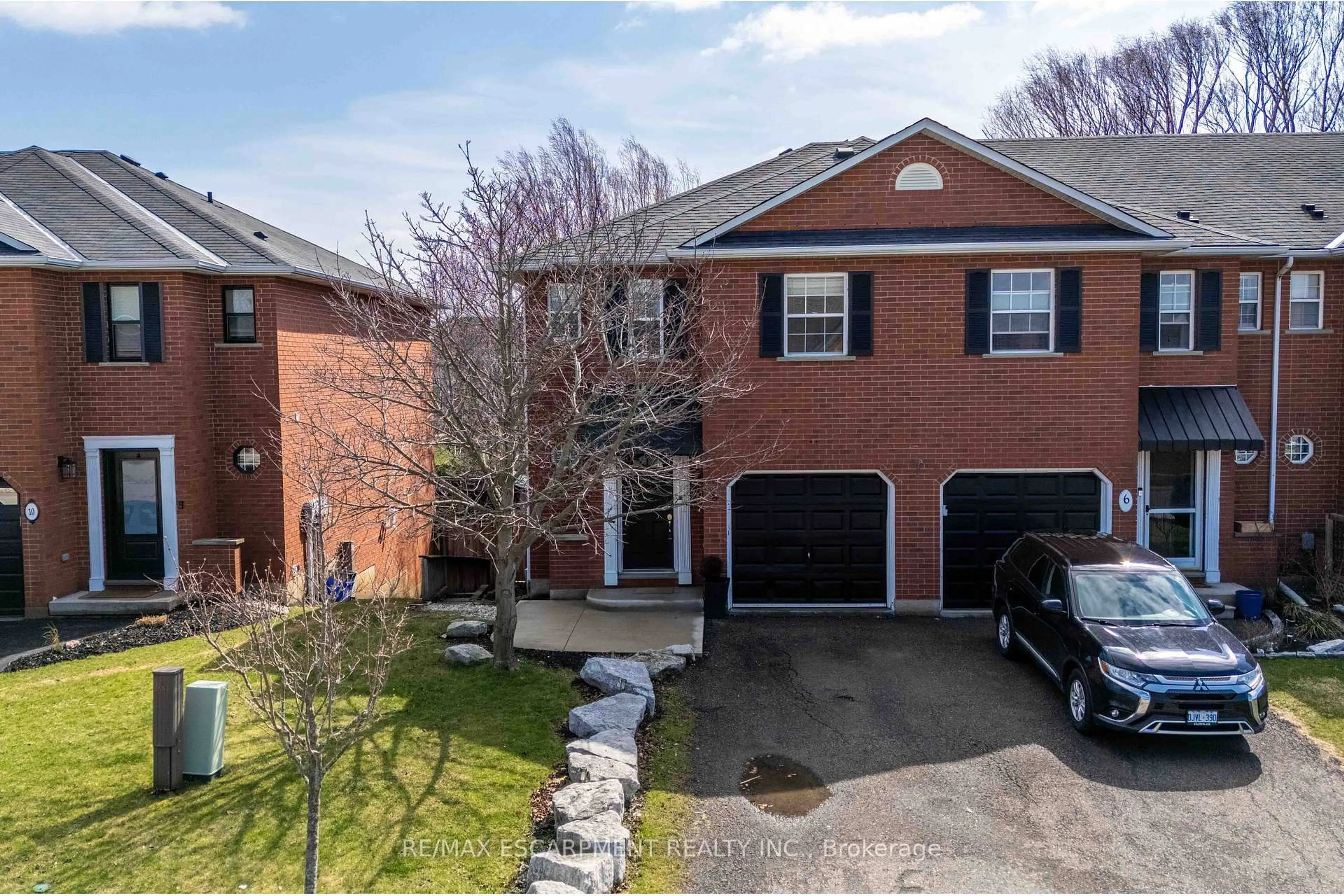 Home with brick exterior material, street for 8 Swayze Crt, West Lincoln Ontario L0R 2A0