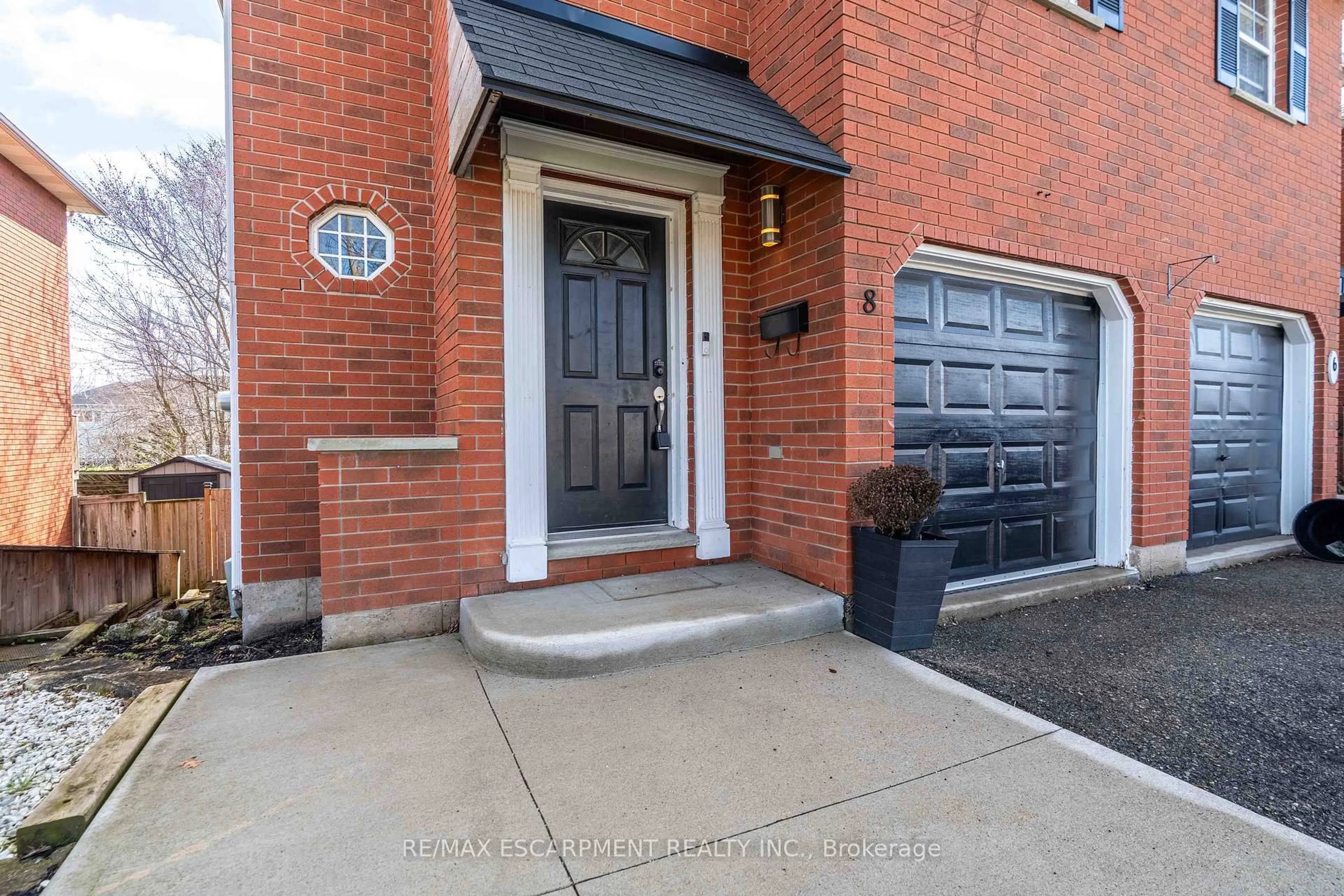 Unknown for 8 Swayze Crt, West Lincoln Ontario L0R 2A0