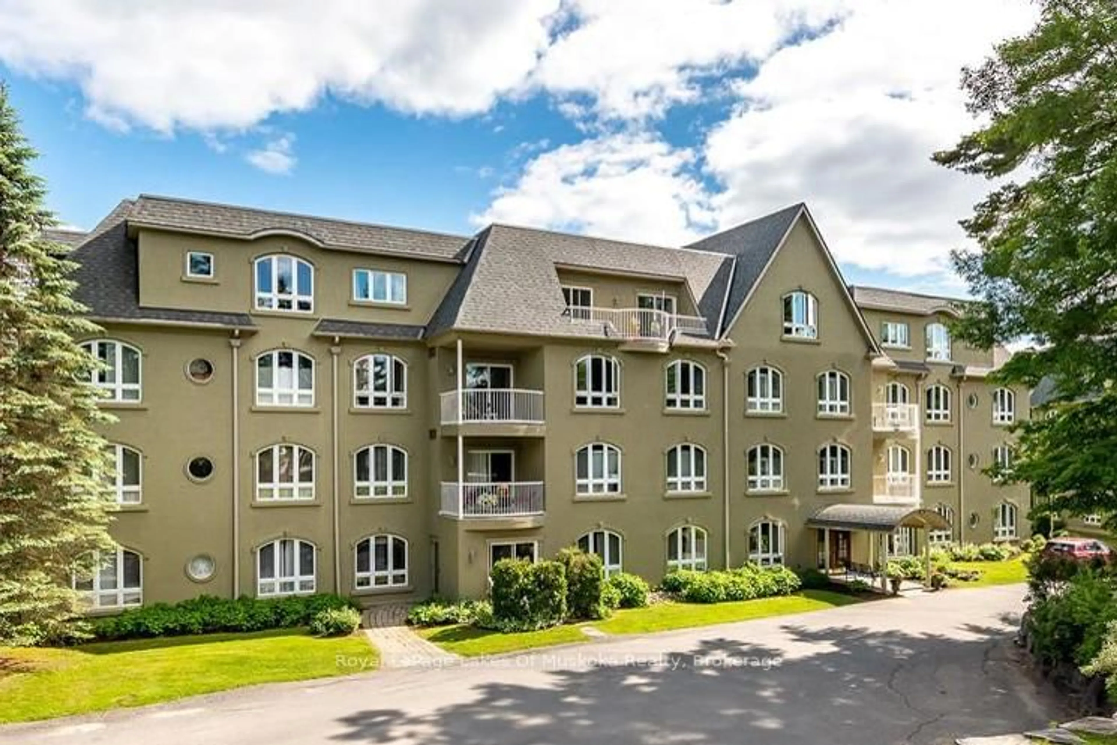 A pic from outside/outdoor area/front of a property/back of a property/a pic from drone, building for 31 Dairy Lane #106, Huntsville Ontario P1H 2L7