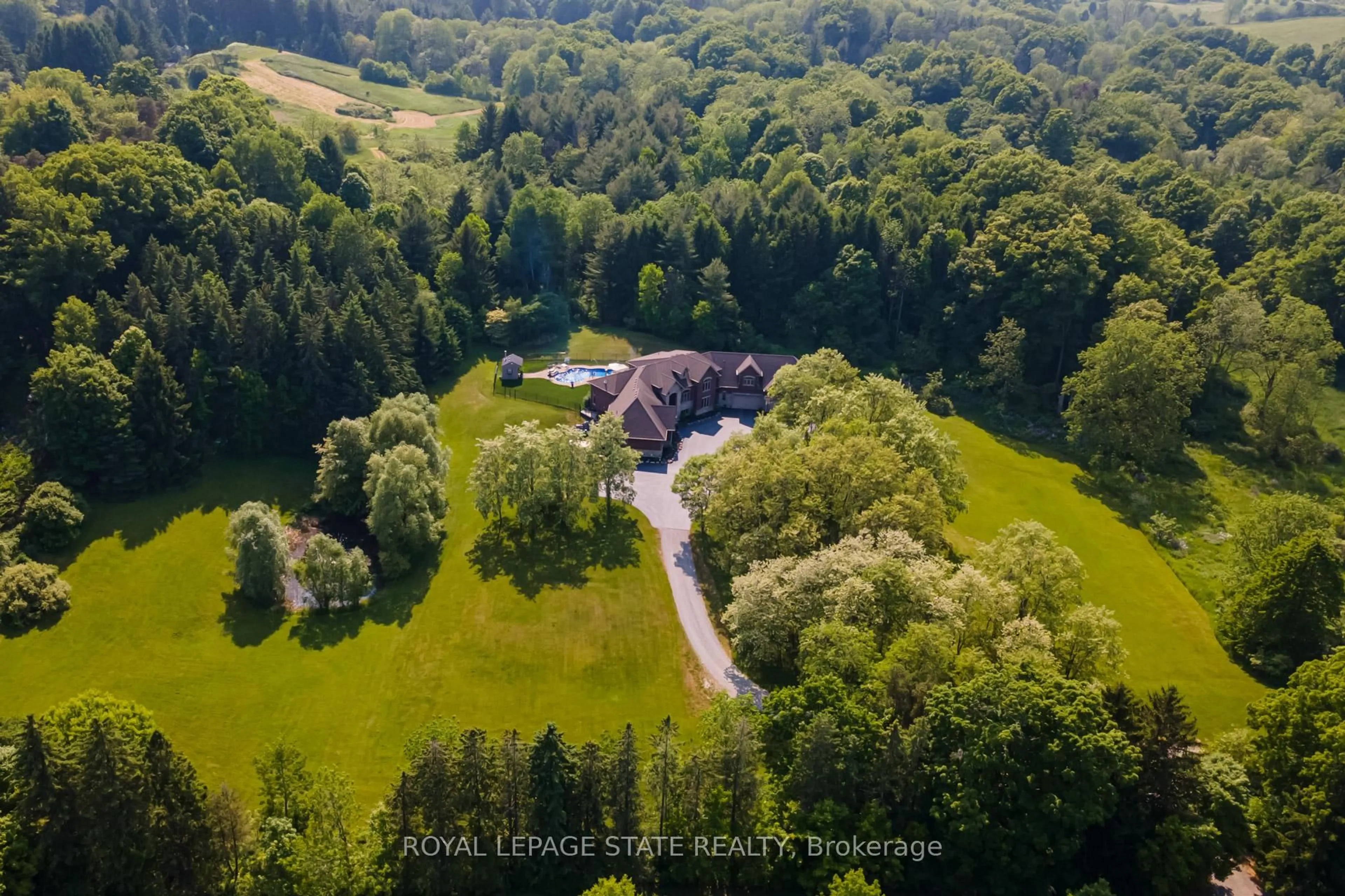 A pic from outside/outdoor area/front of a property/back of a property/a pic from drone, forest/trees view for 814 Binkley Rd, Hamilton Ontario L9H 6V8