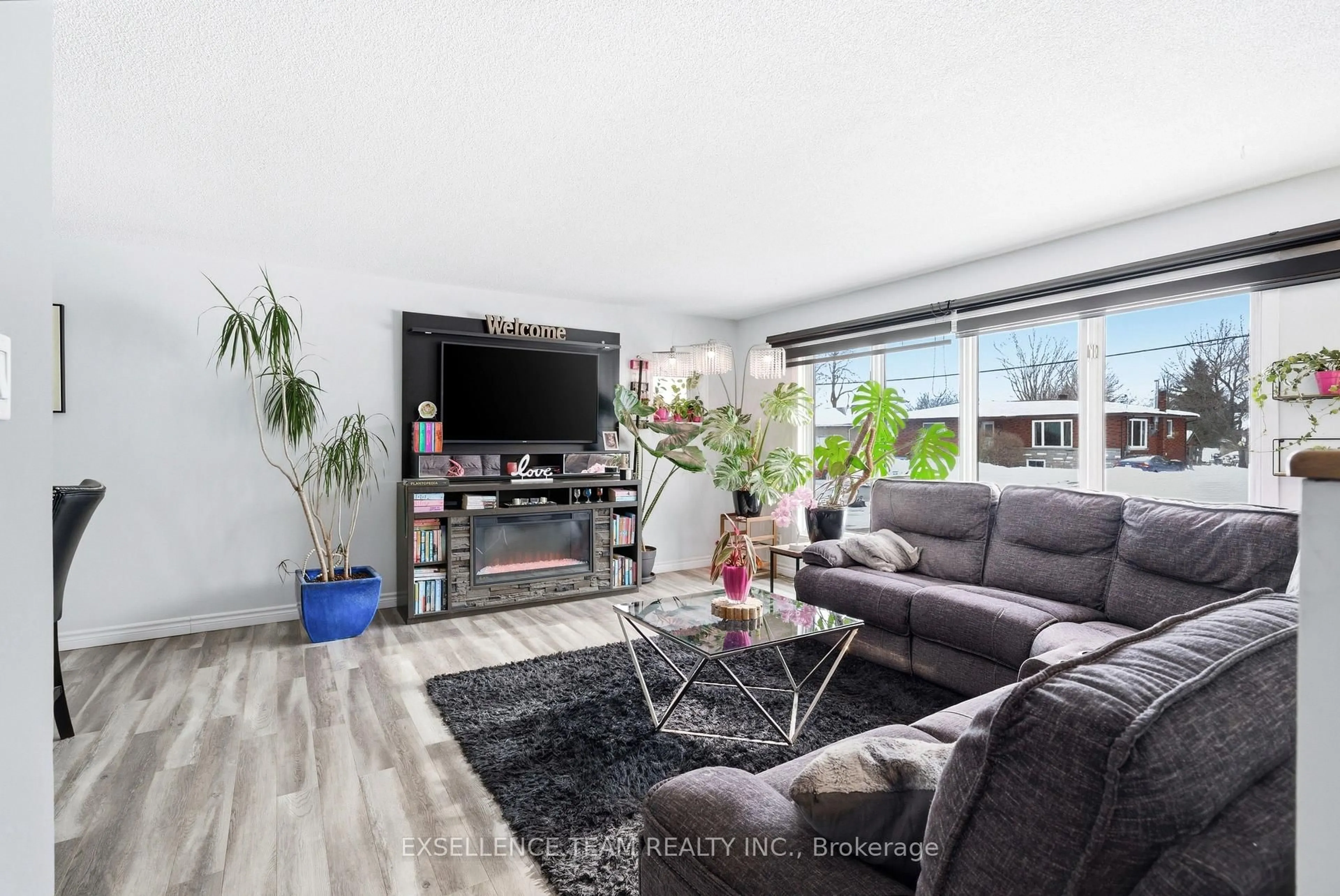 Living room with furniture, unknown for 103 St. George St, North Glengarry Ontario K0C 1A0