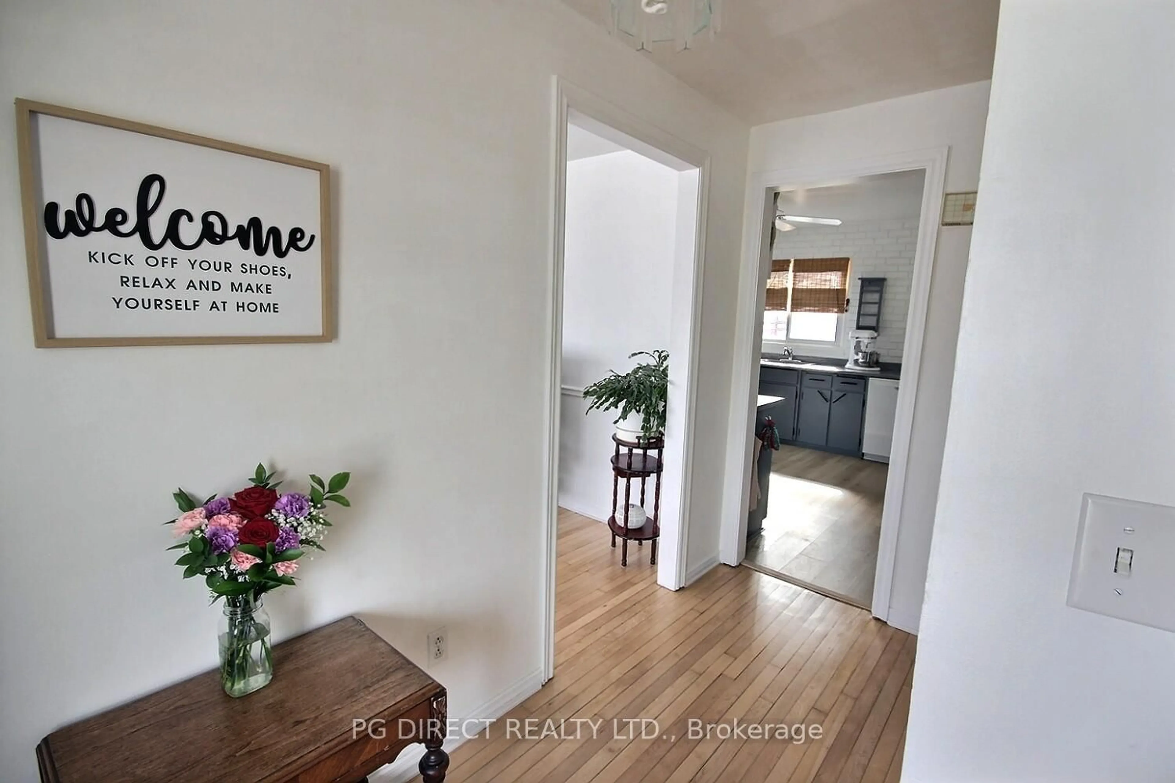 Indoor entryway for 10 Victoria Ave, Quinte West Ontario K8V 4Z1