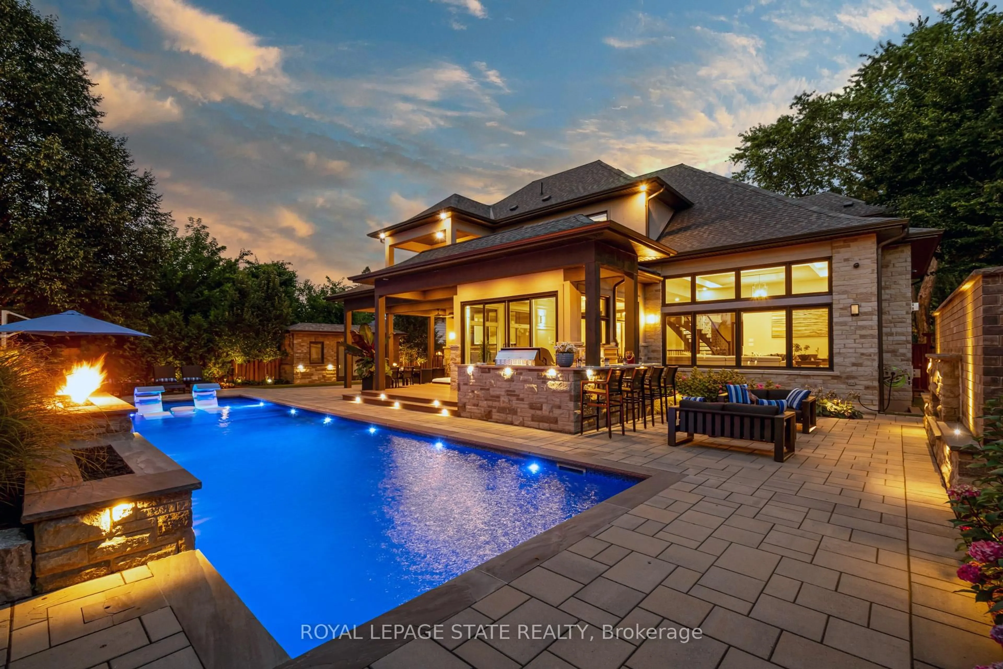 Unknown for 100 Seneca Dr, Hamilton Ontario L9G 3B8