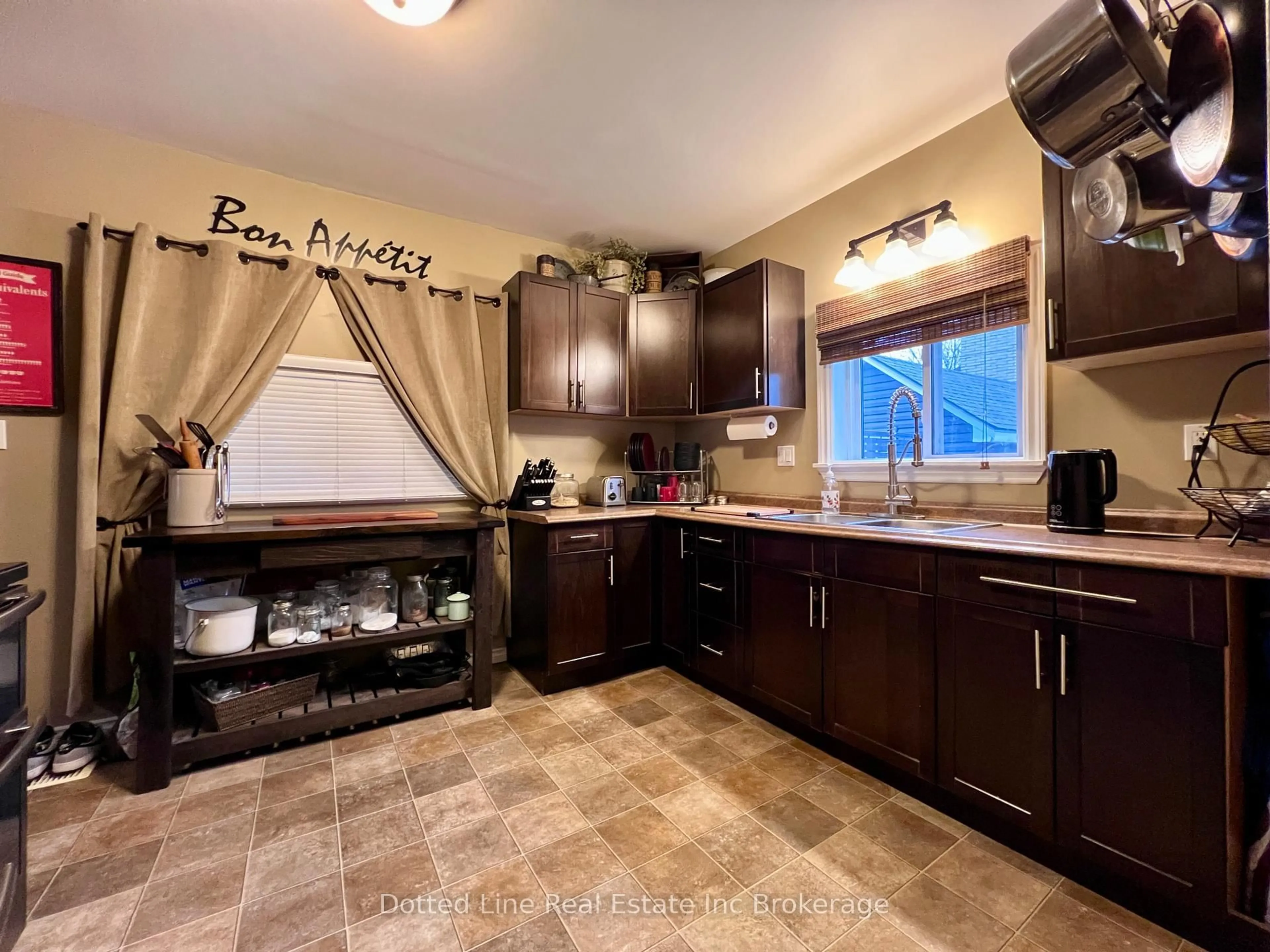 Open concept kitchen, ceramic/tile floor for 19 Wolf St, Tillsonburg Ontario N4G 1S2