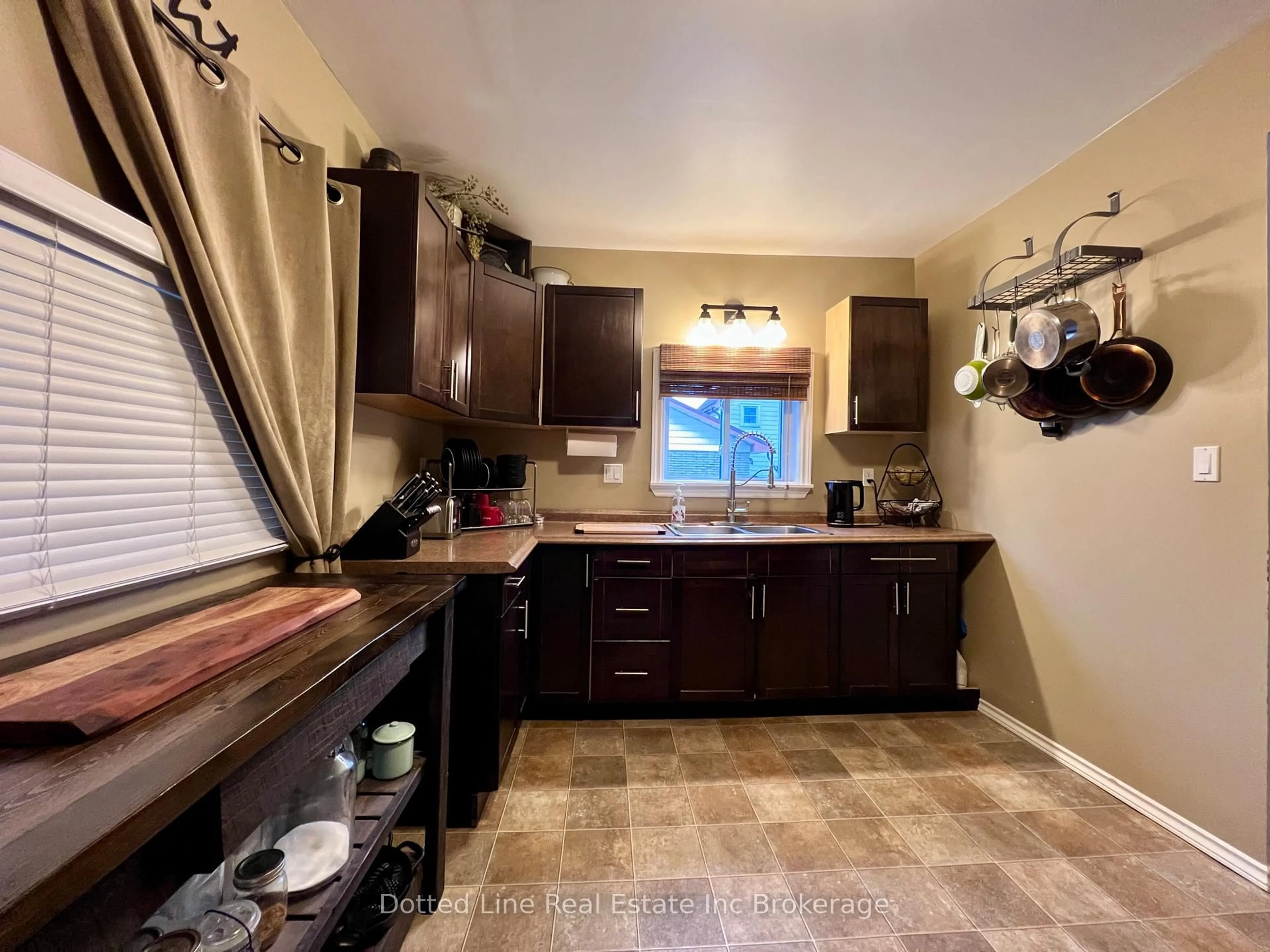 Unknown for 19 Wolf St, Tillsonburg Ontario N4G 1S2