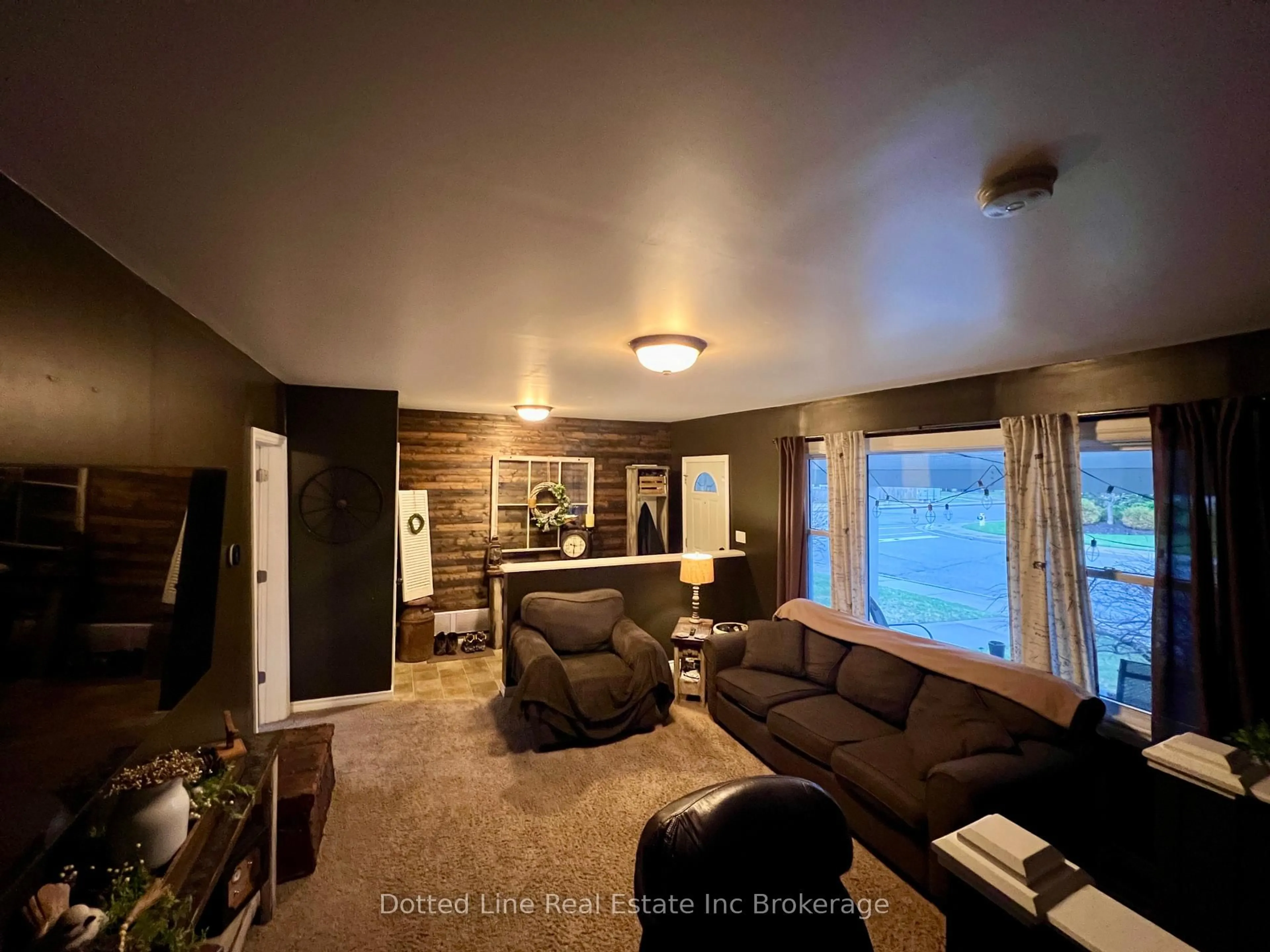 Living room with furniture, unknown for 19 Wolf St, Tillsonburg Ontario N4G 1S2