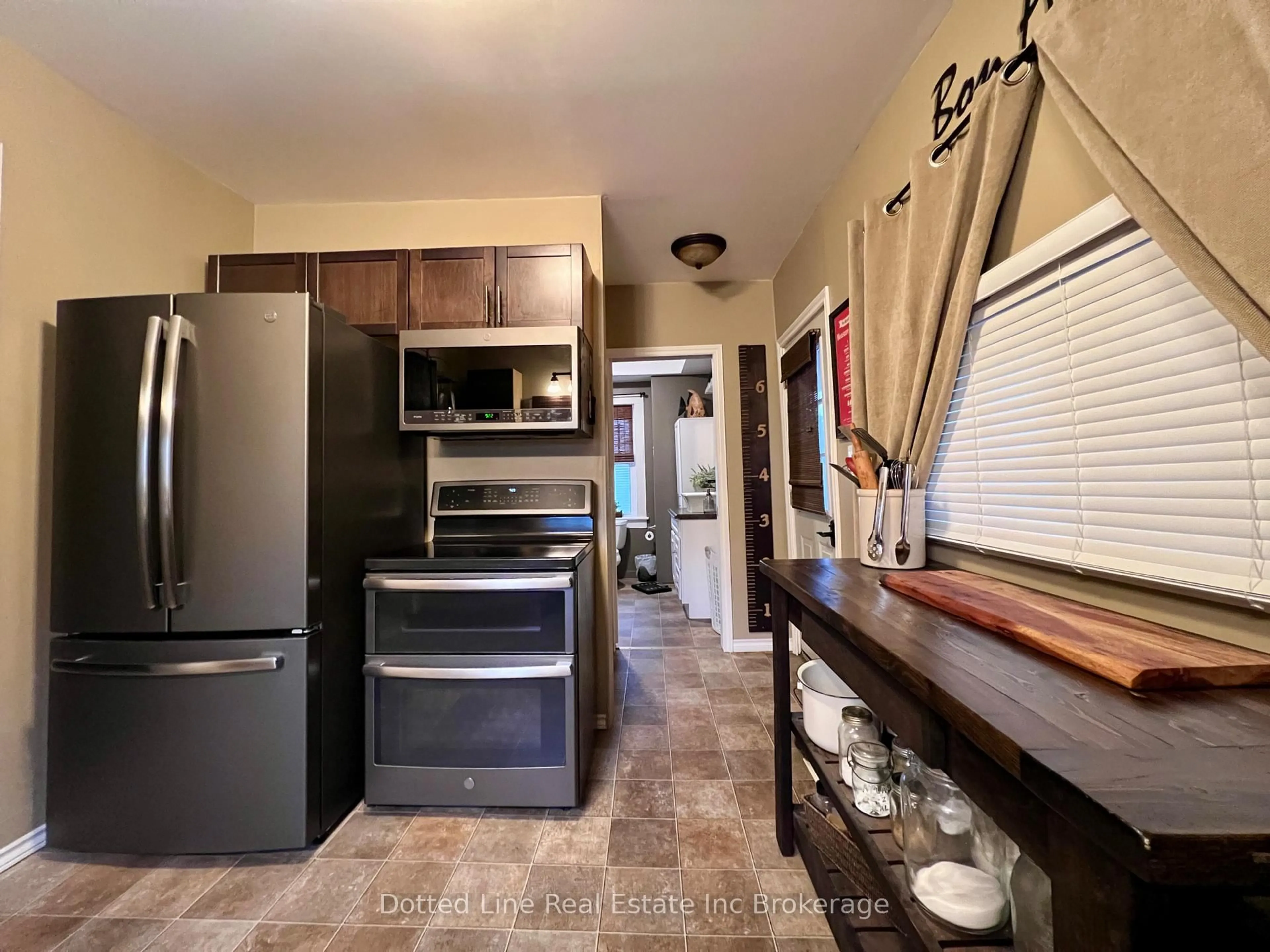 Open concept kitchen, unknown for 19 Wolf St, Tillsonburg Ontario N4G 1S2