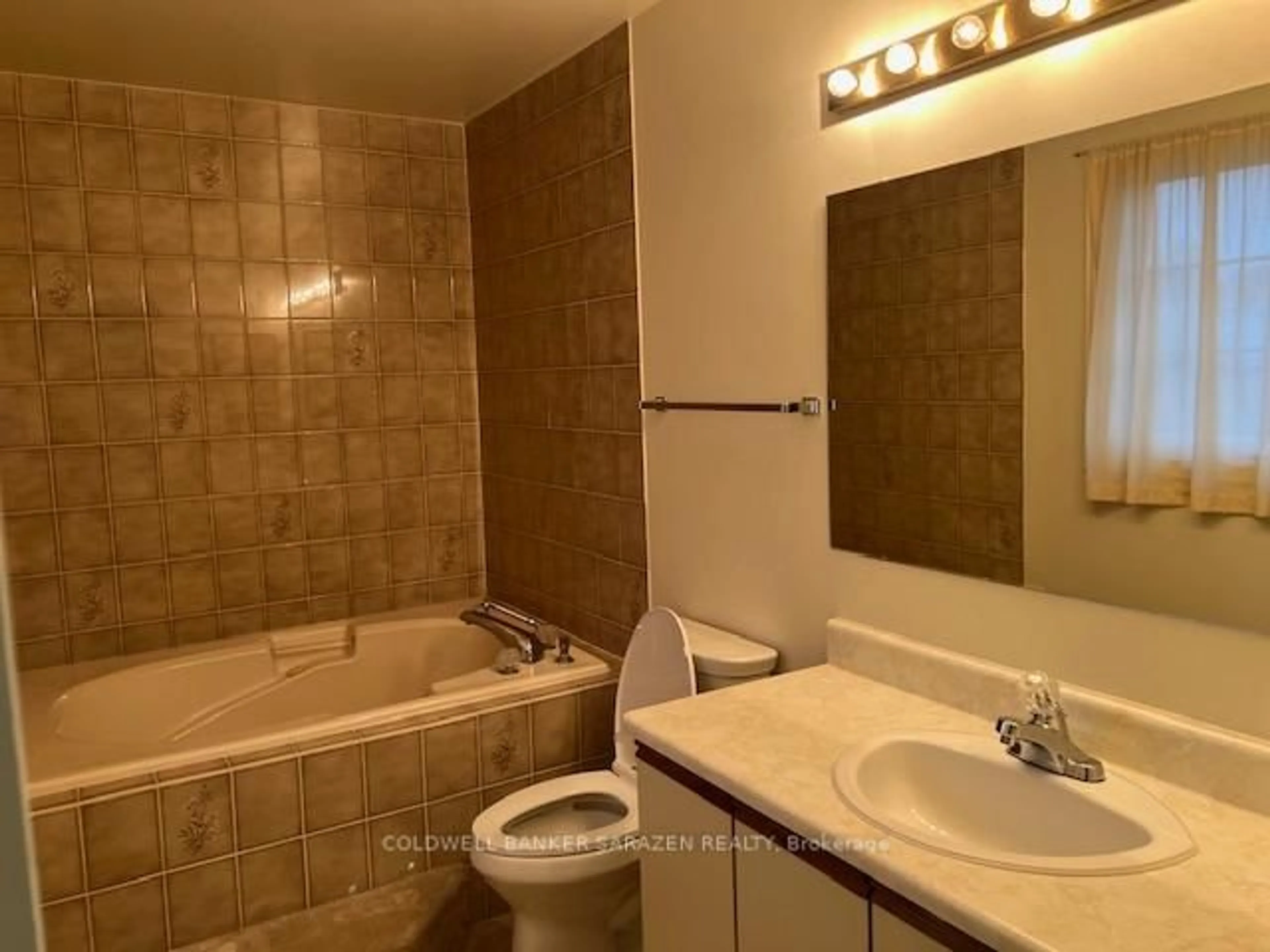 Standard bathroom, ceramic/tile floor for 38 Bateman Dr, Ottawa Ontario K2G 5H4