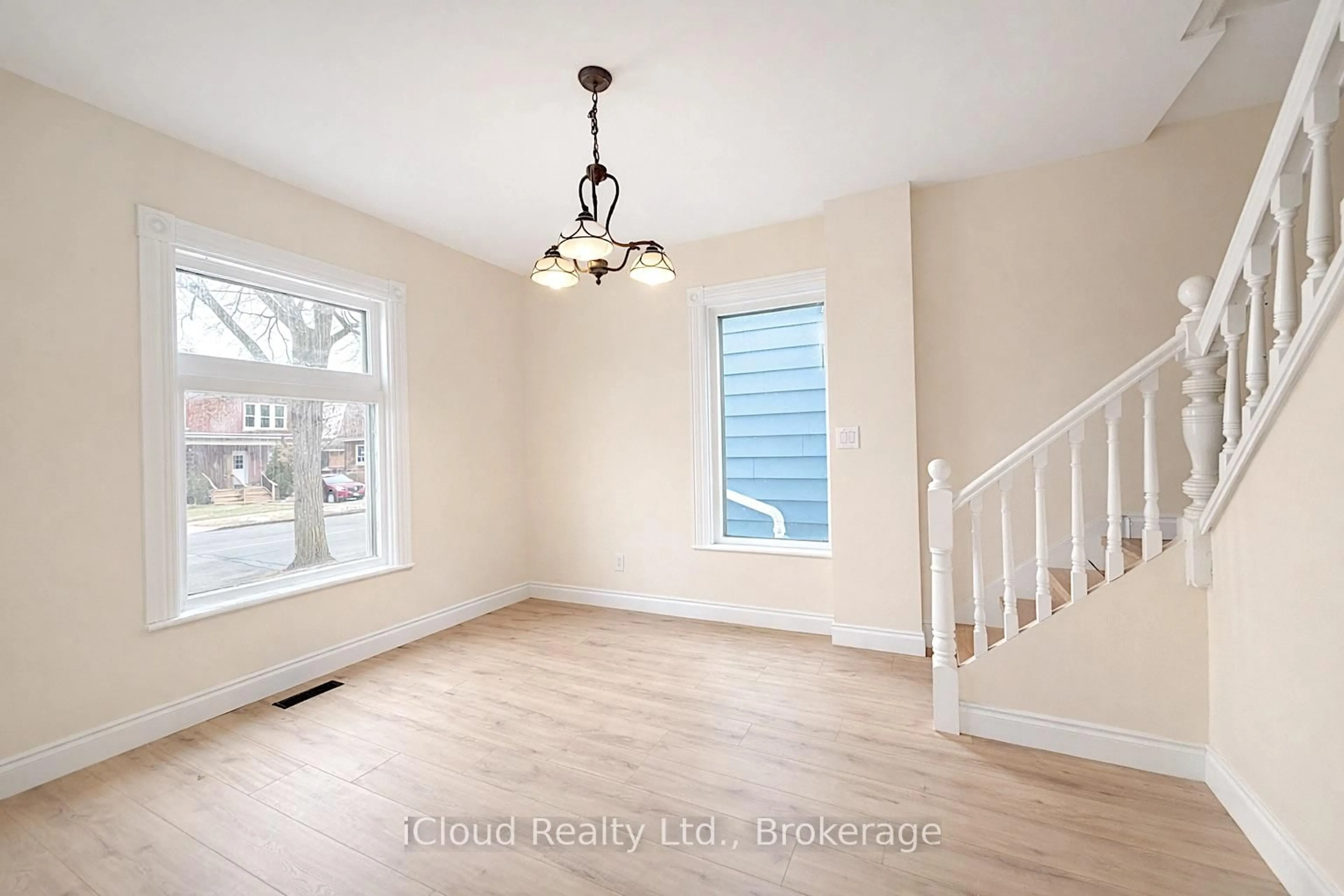 Unknown for 405 Upper Wentworth St, Hamilton Ontario L9A 4T4