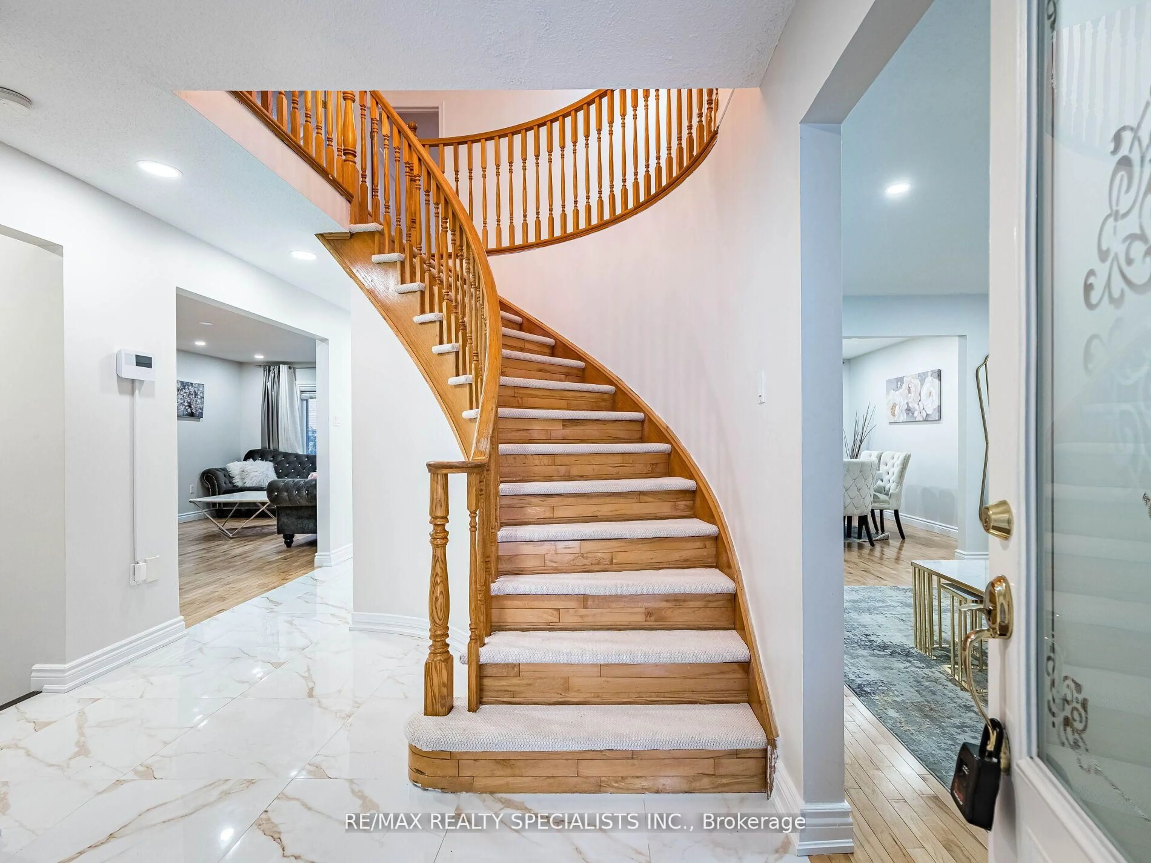 Stairs for 2 Robespierre Crt, Hamilton Ontario L9B 2G6