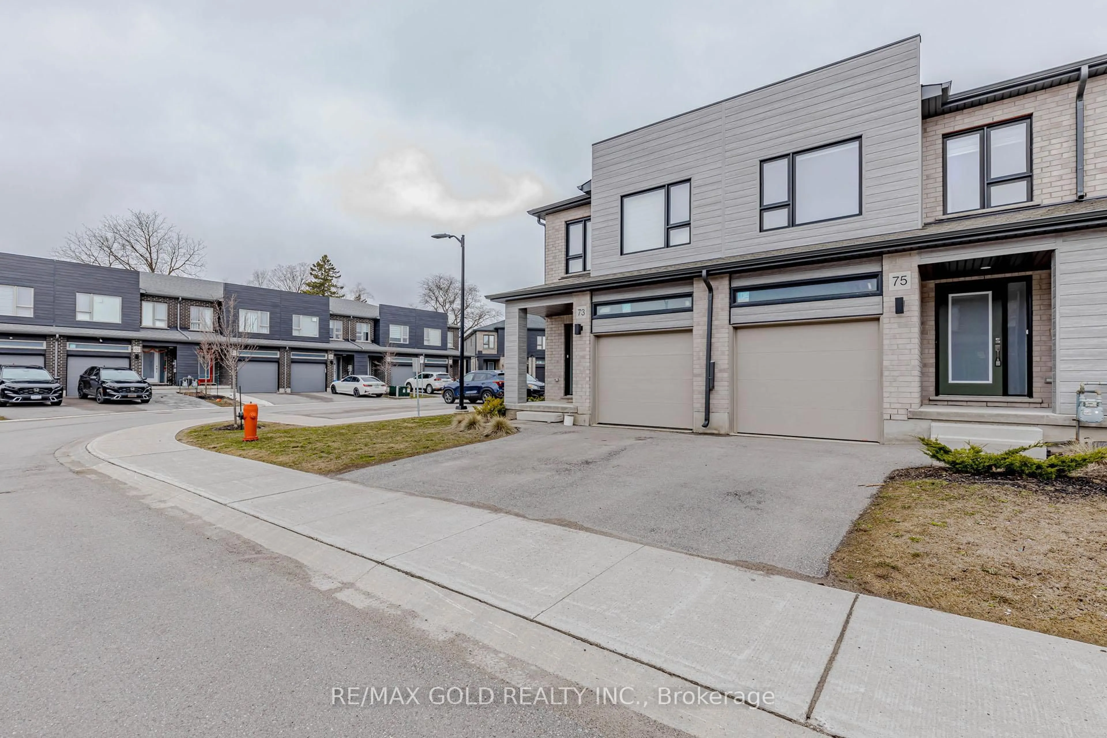 A pic from outside/outdoor area/front of a property/back of a property/a pic from drone, street for 75 Pony Way, Kitchener Ontario N2R 0R8