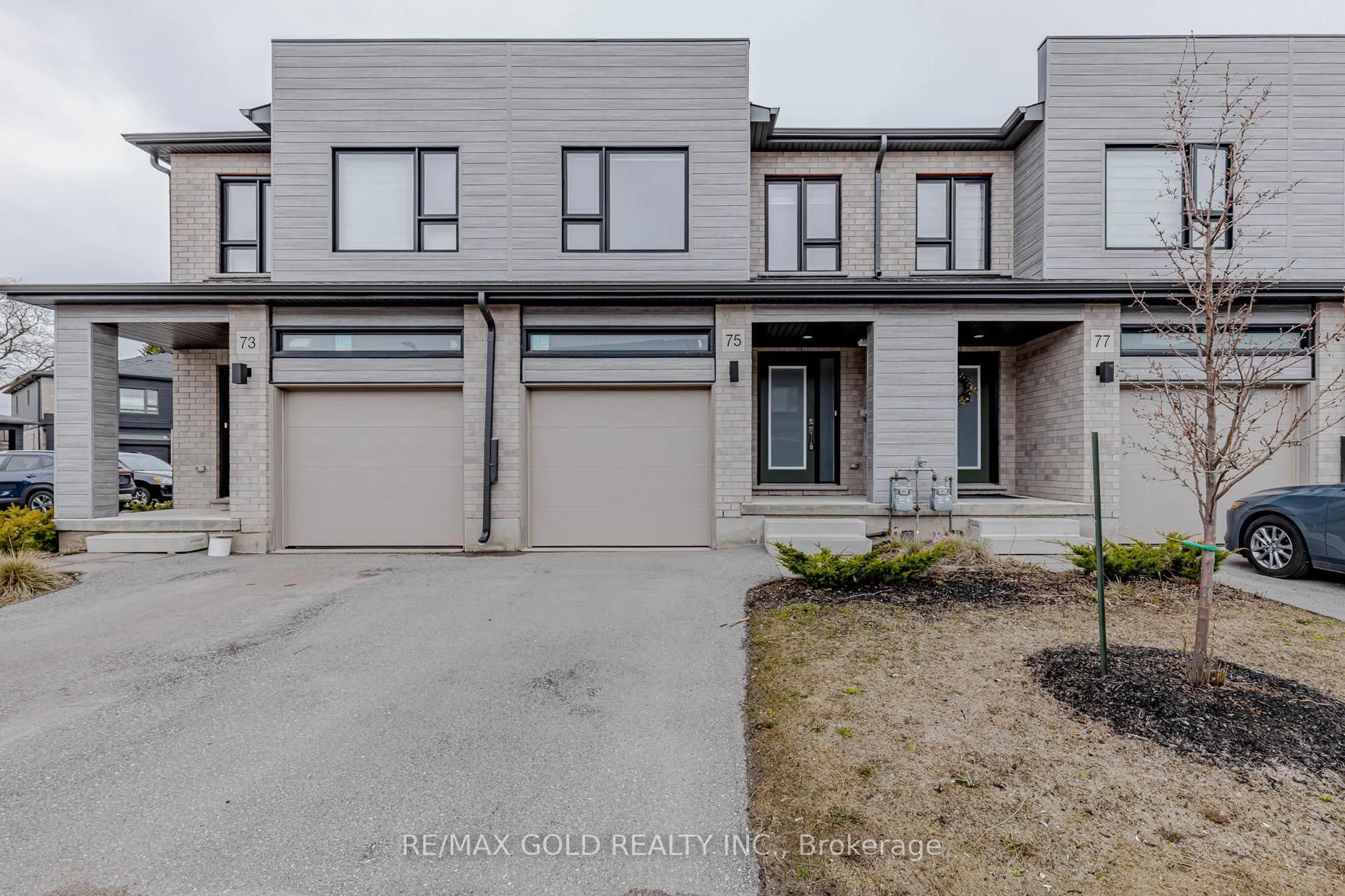 A pic from outside/outdoor area/front of a property/back of a property/a pic from drone, street for 75 Pony Way, Kitchener Ontario N2R 0R8