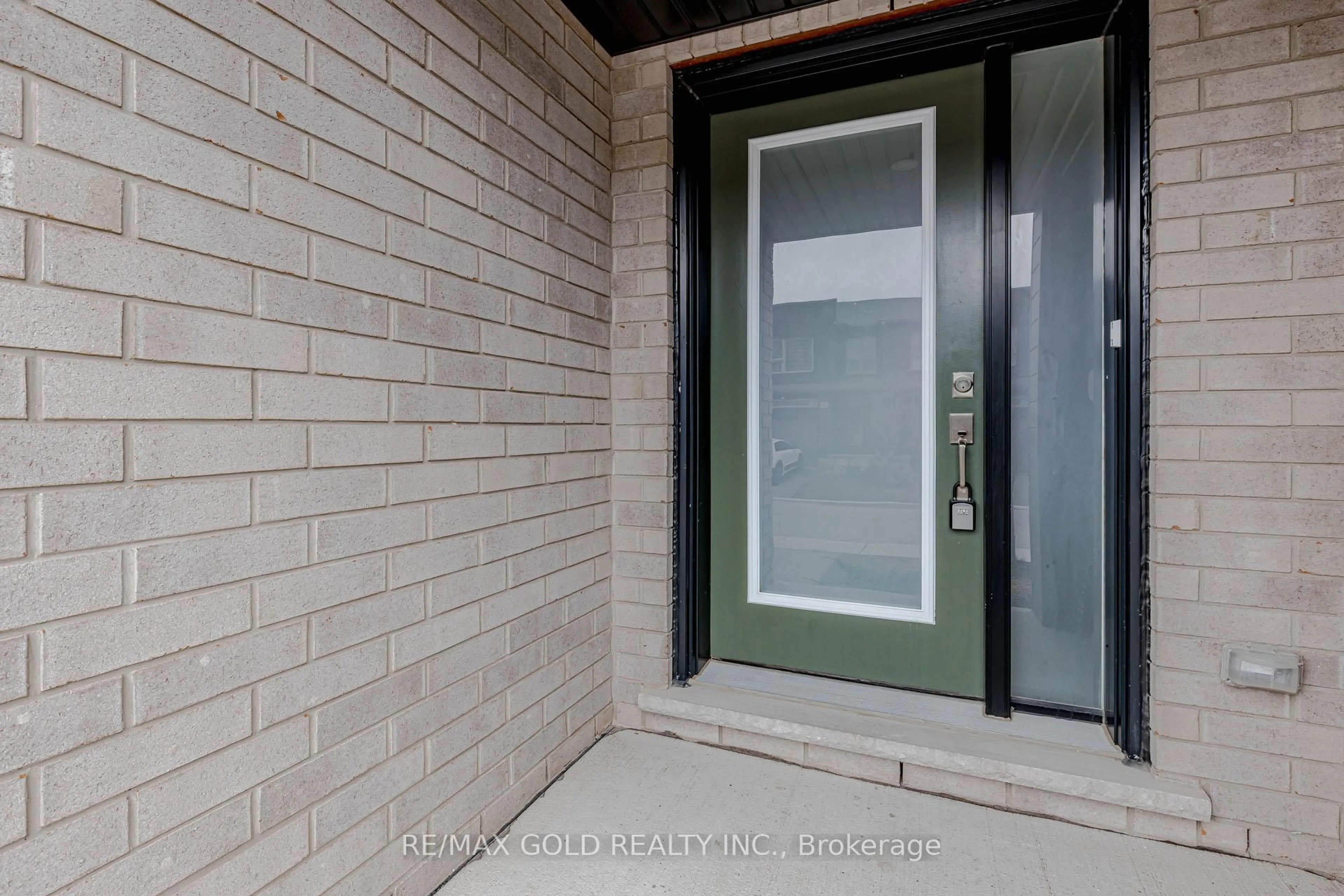 Indoor entryway for 75 Pony Way, Kitchener Ontario N2R 0R8