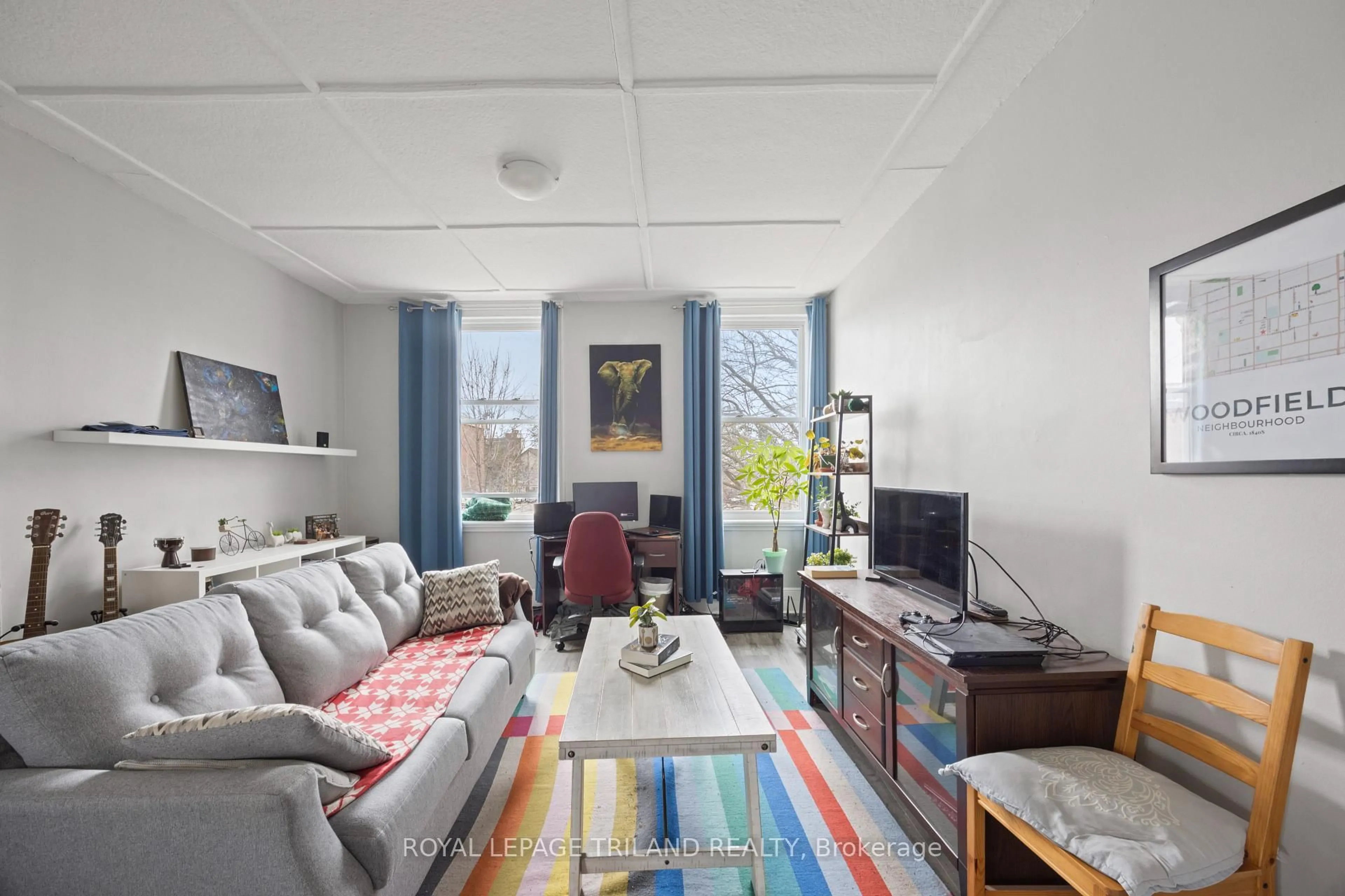 Living room with furniture, unknown for 434 Dufferin Ave, London East Ontario N6B 1Z6