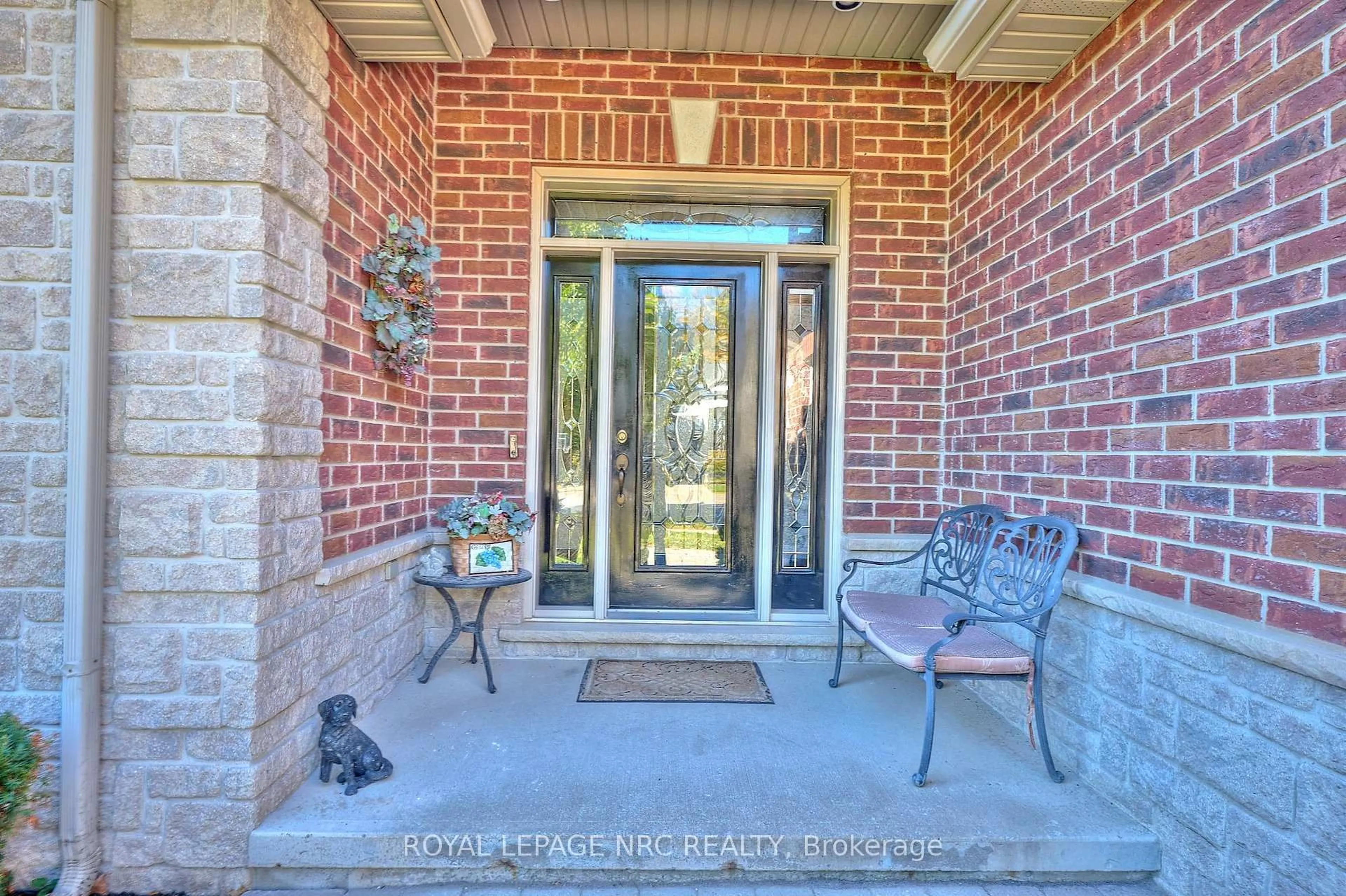 Indoor entryway for 45 Timber Creek Cres, Pelham Ontario L3E 0P3
