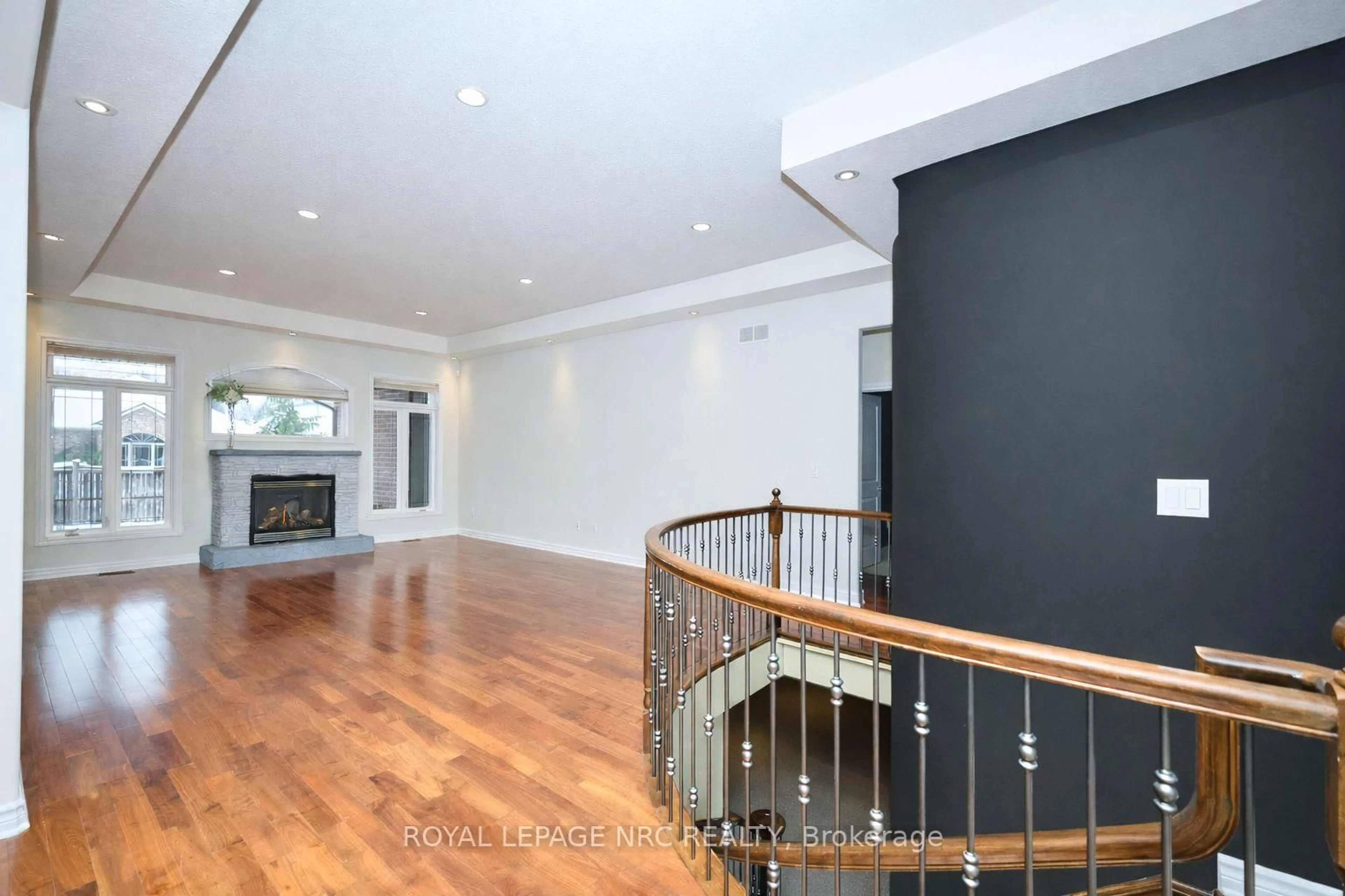 Indoor foyer for 45 Timber Creek Cres, Pelham Ontario L3E 0P3