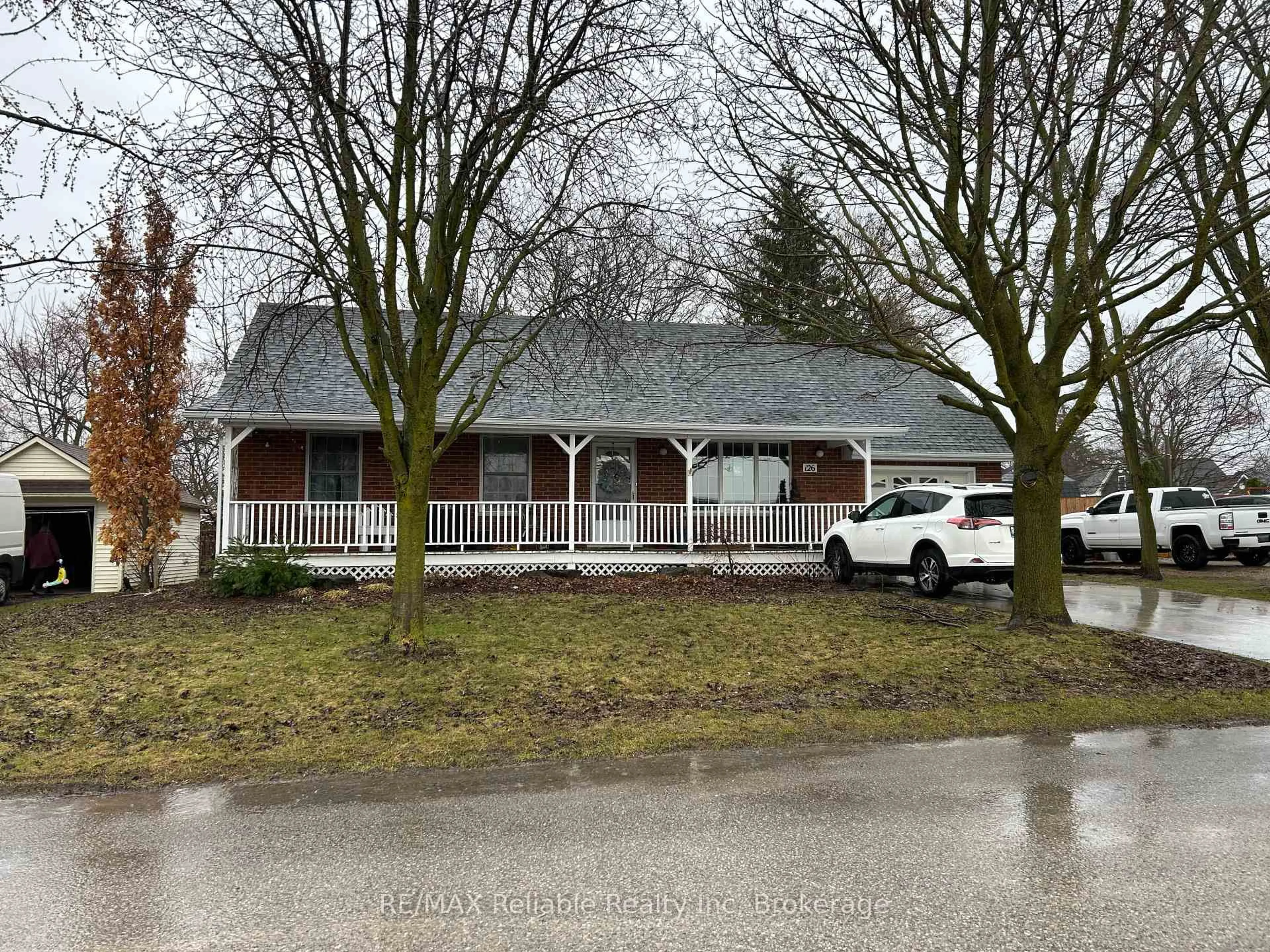 A pic from outside/outdoor area/front of a property/back of a property/a pic from drone, street for 126 West William St, Huron East Ontario N0K 1W0