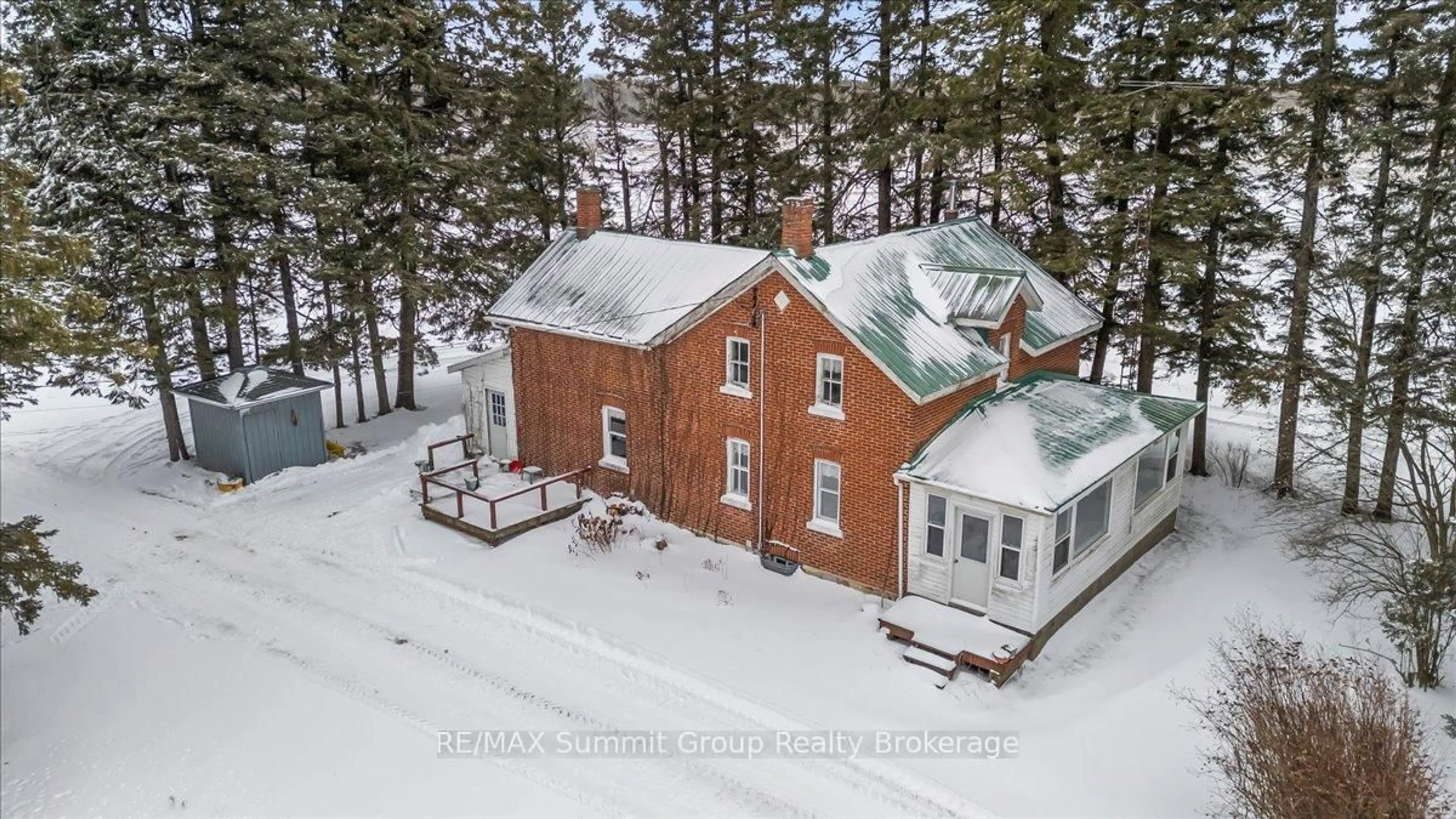 A pic from outside/outdoor area/front of a property/back of a property/a pic from drone, building for 595181 4th Line, Blue Mountains Ontario N0H 2E0