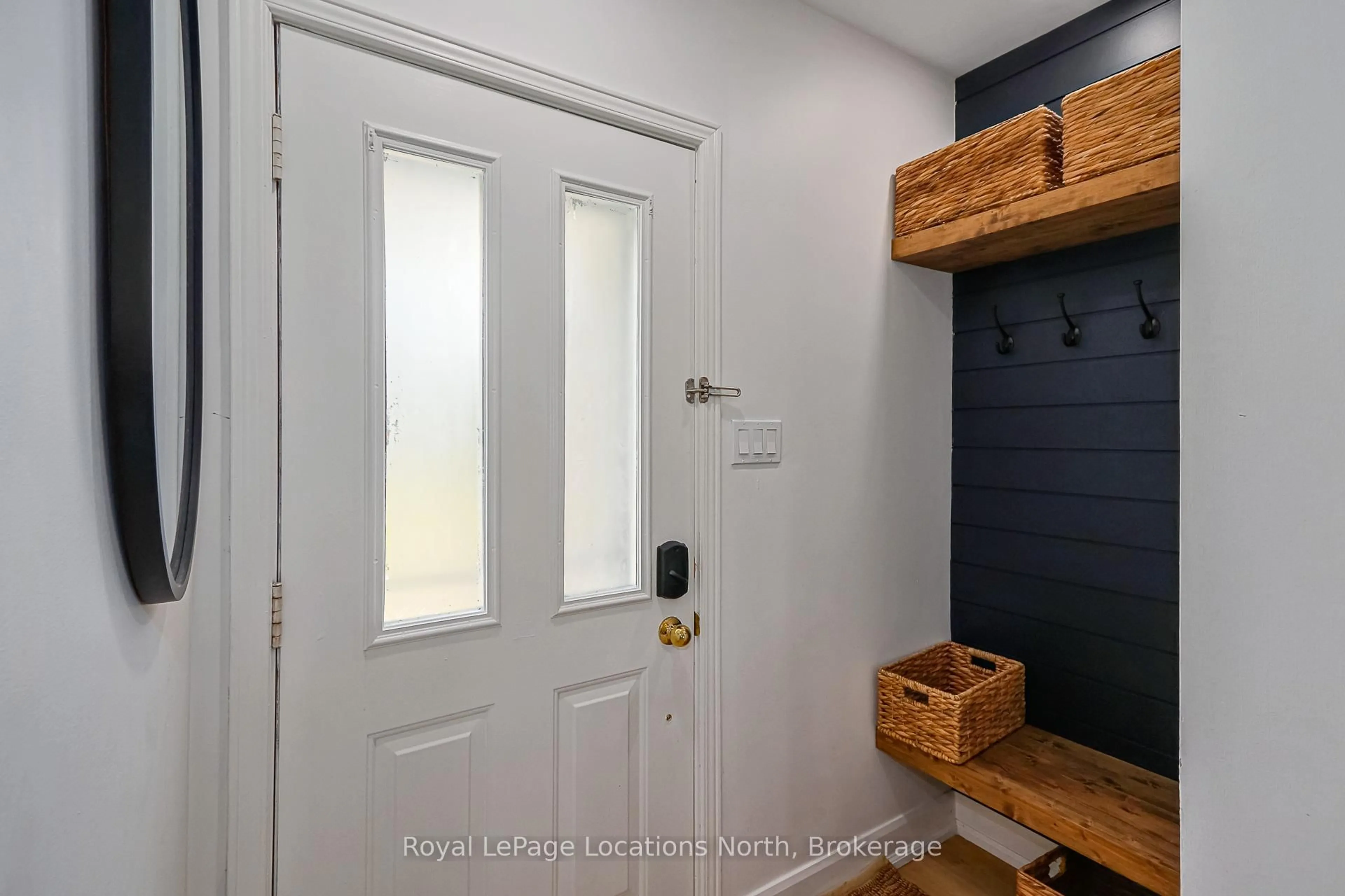 Indoor entryway for 100 Alice St #69, Blue Mountains Ontario N0H 2P0