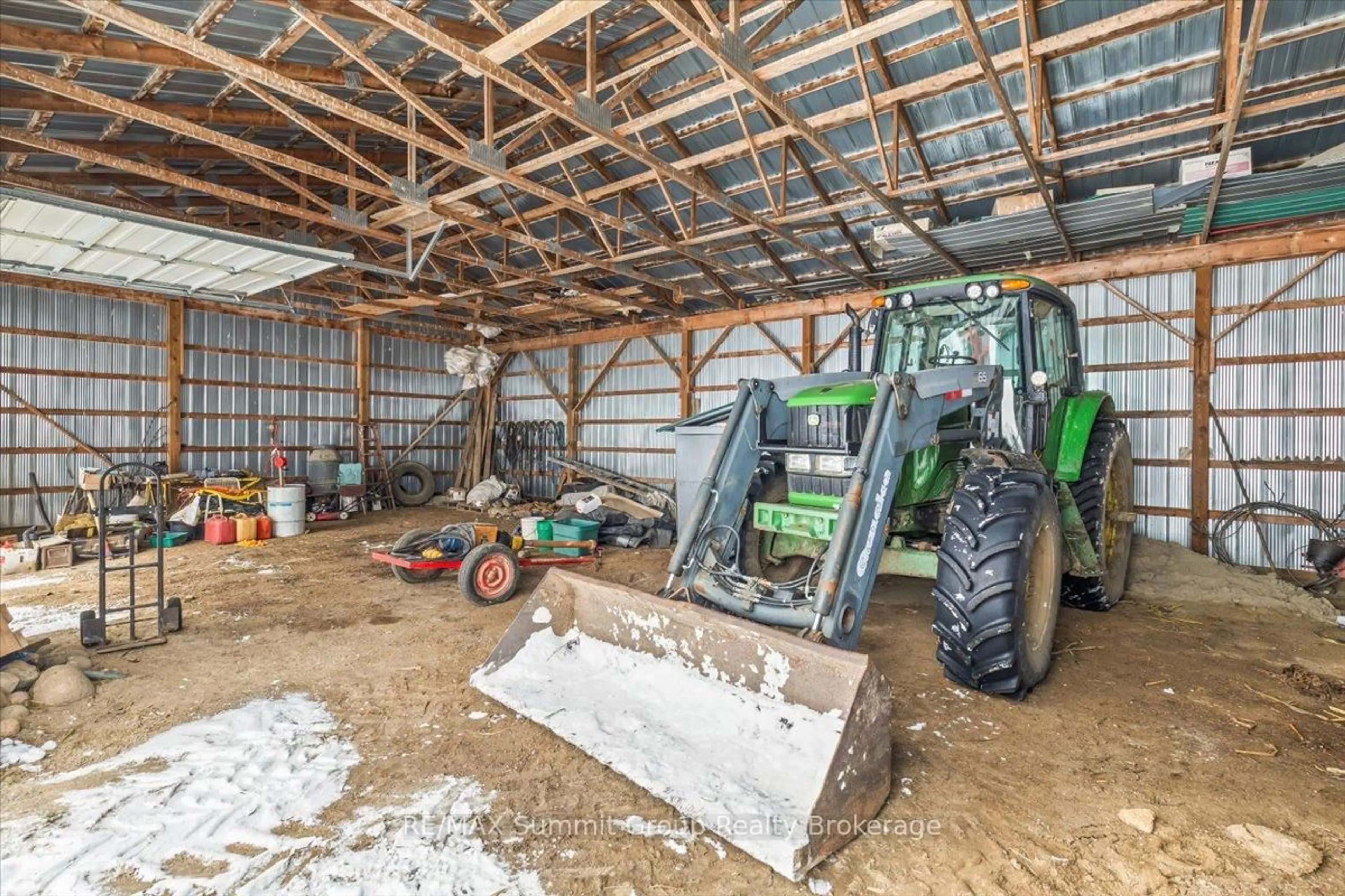 Indoor garage for 595181 4th Line, Blue Mountains Ontario N0H 2E0