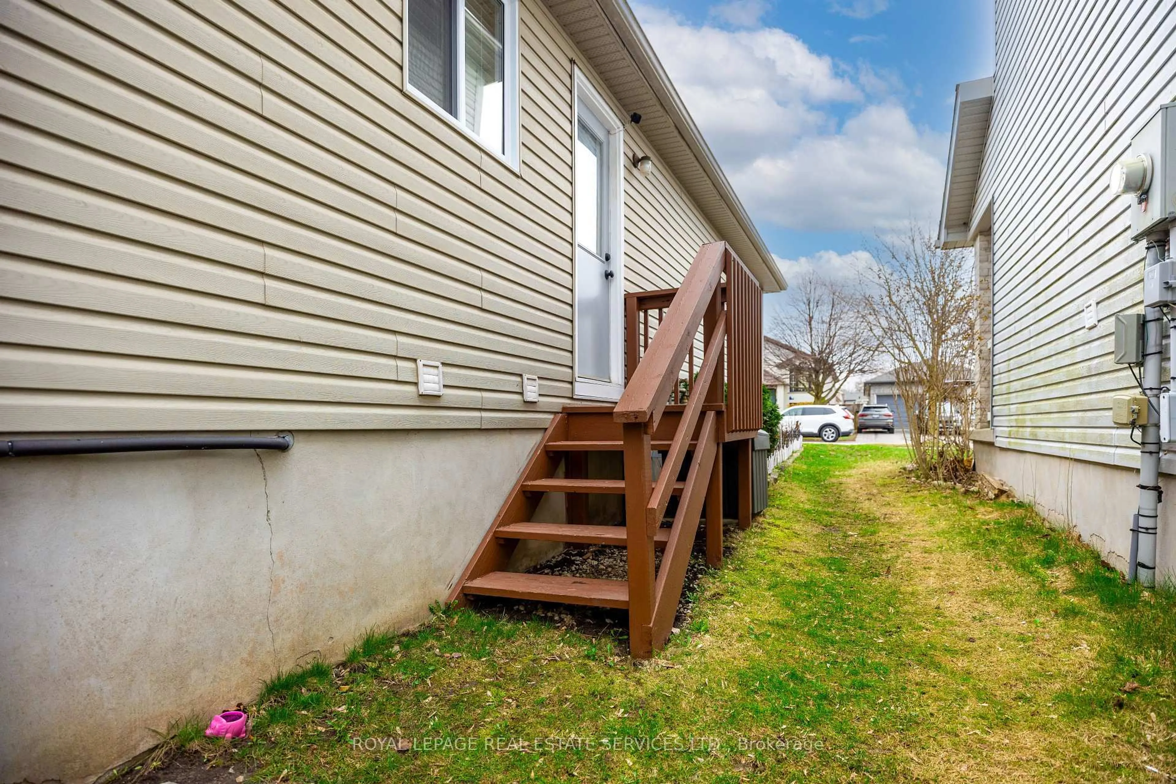 Patio, street for 289 Hungerford St, London East Ontario N5W 6E3