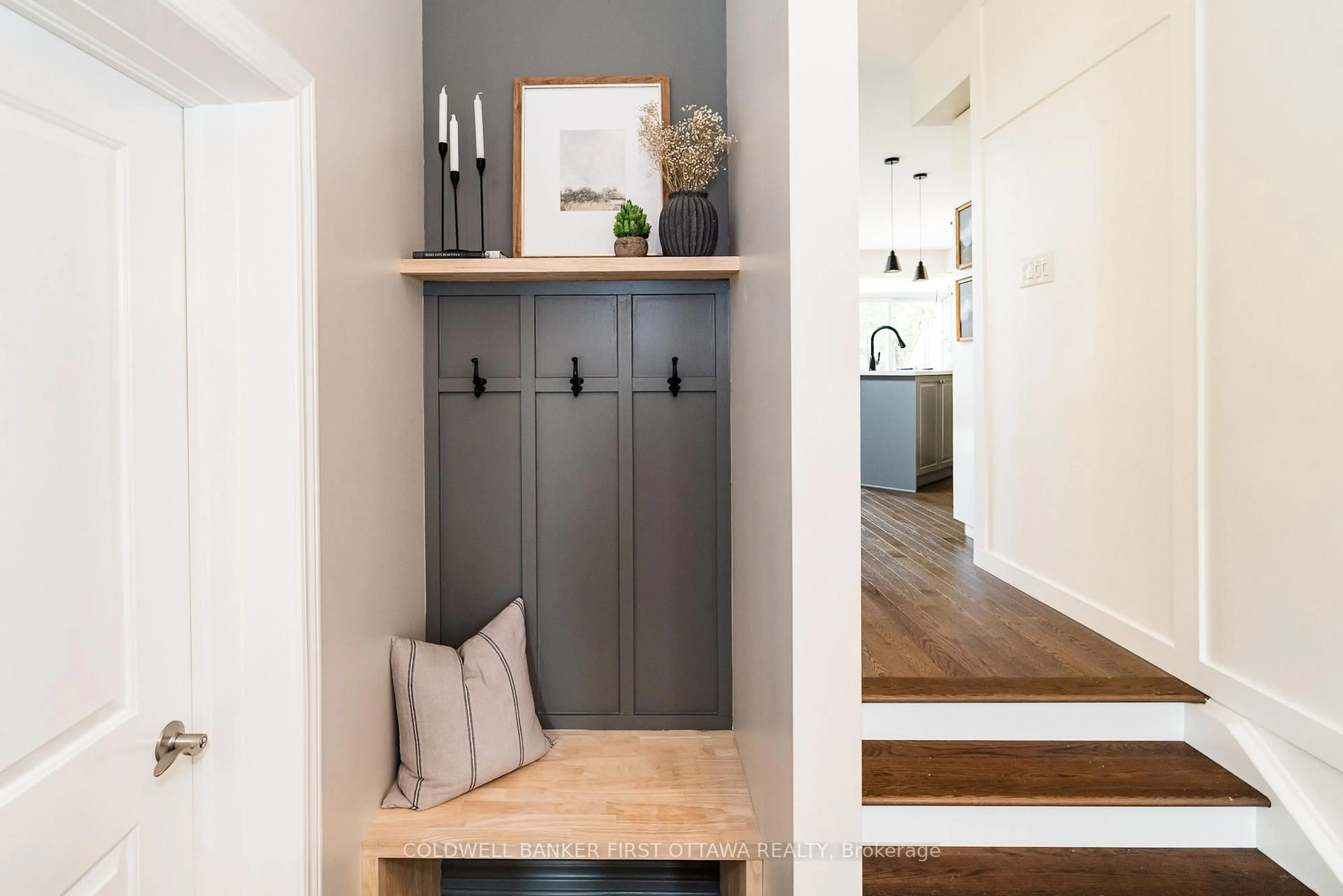 Indoor entryway for 63 NAPOLEON St, Carleton Place Ontario K7C 2X4