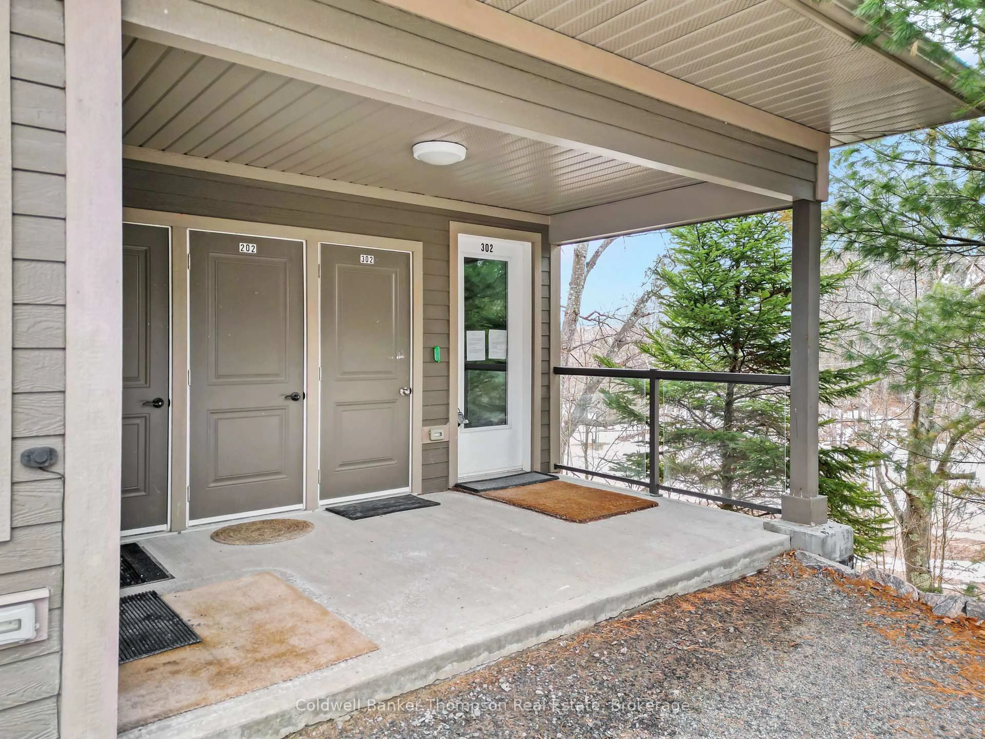 Indoor entryway for 1 TREE TOPS Lane #302, Huntsville Ontario P1H 1A9