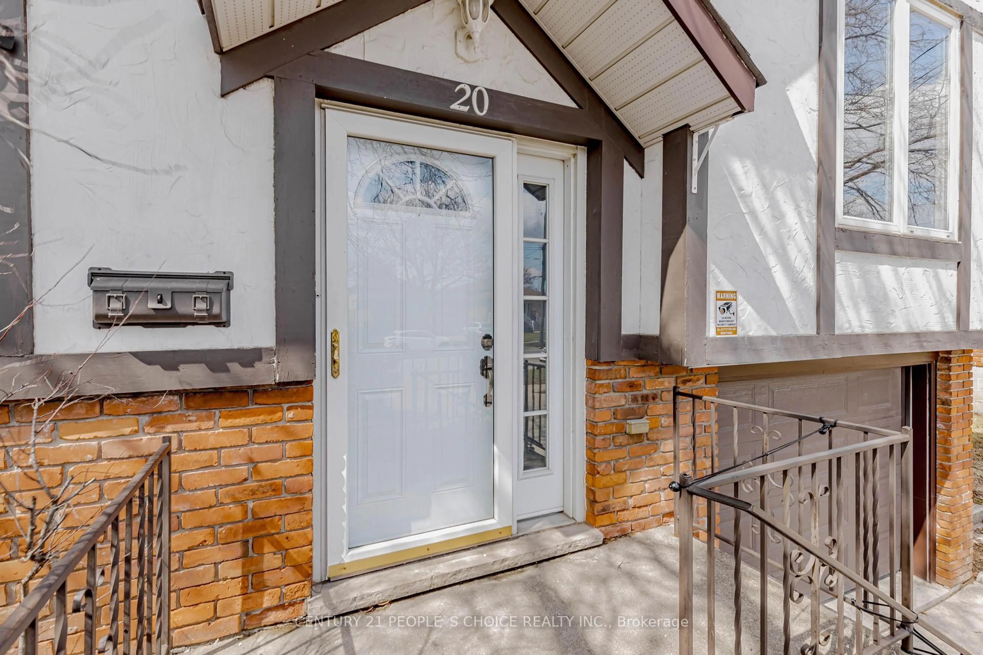 Indoor entryway for 20 Normajean Ave, Hamilton Ontario L8W 1S2