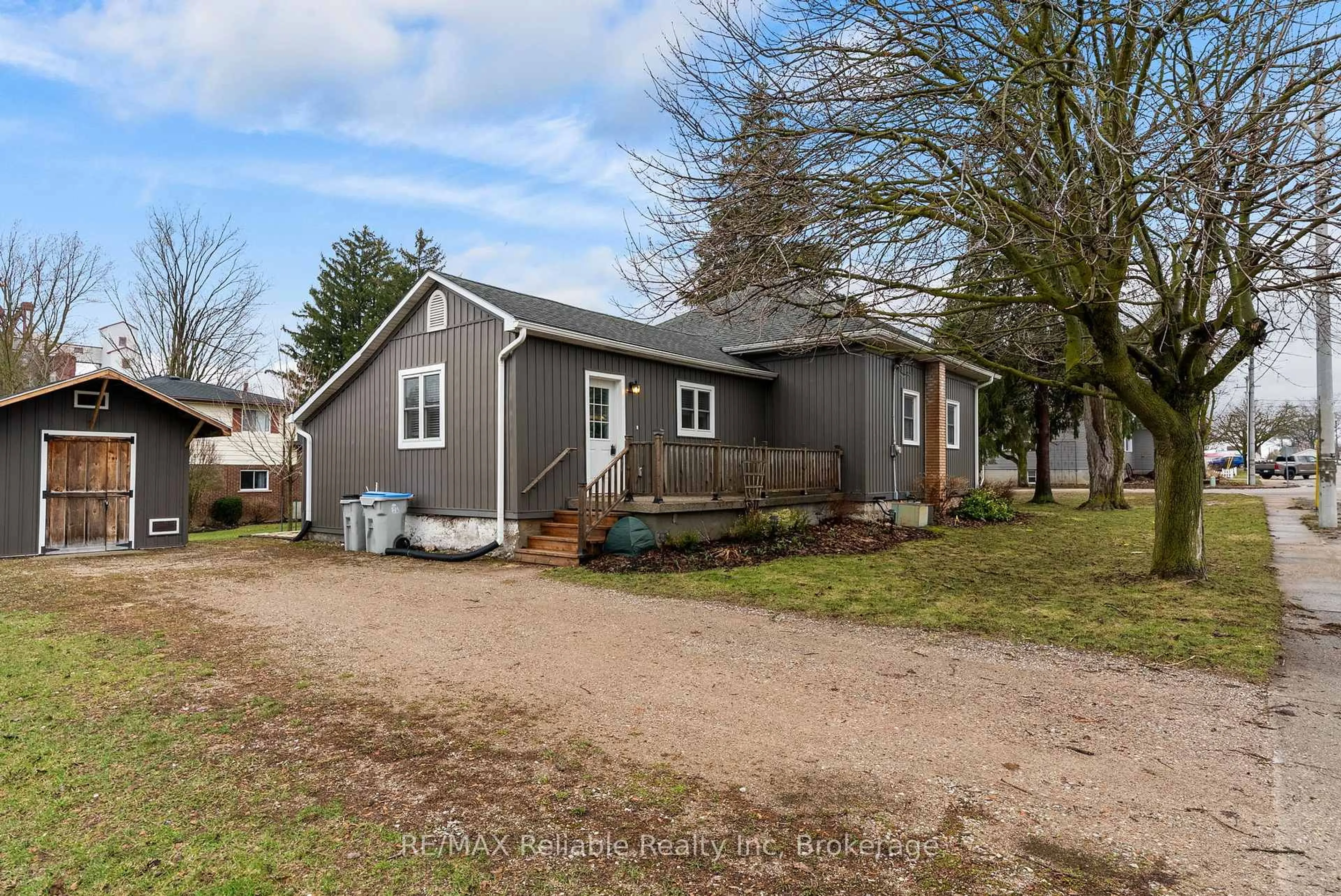 A pic from outside/outdoor area/front of a property/back of a property/a pic from drone, street for 122 Victoria St, Huron East Ontario N0K 1W0