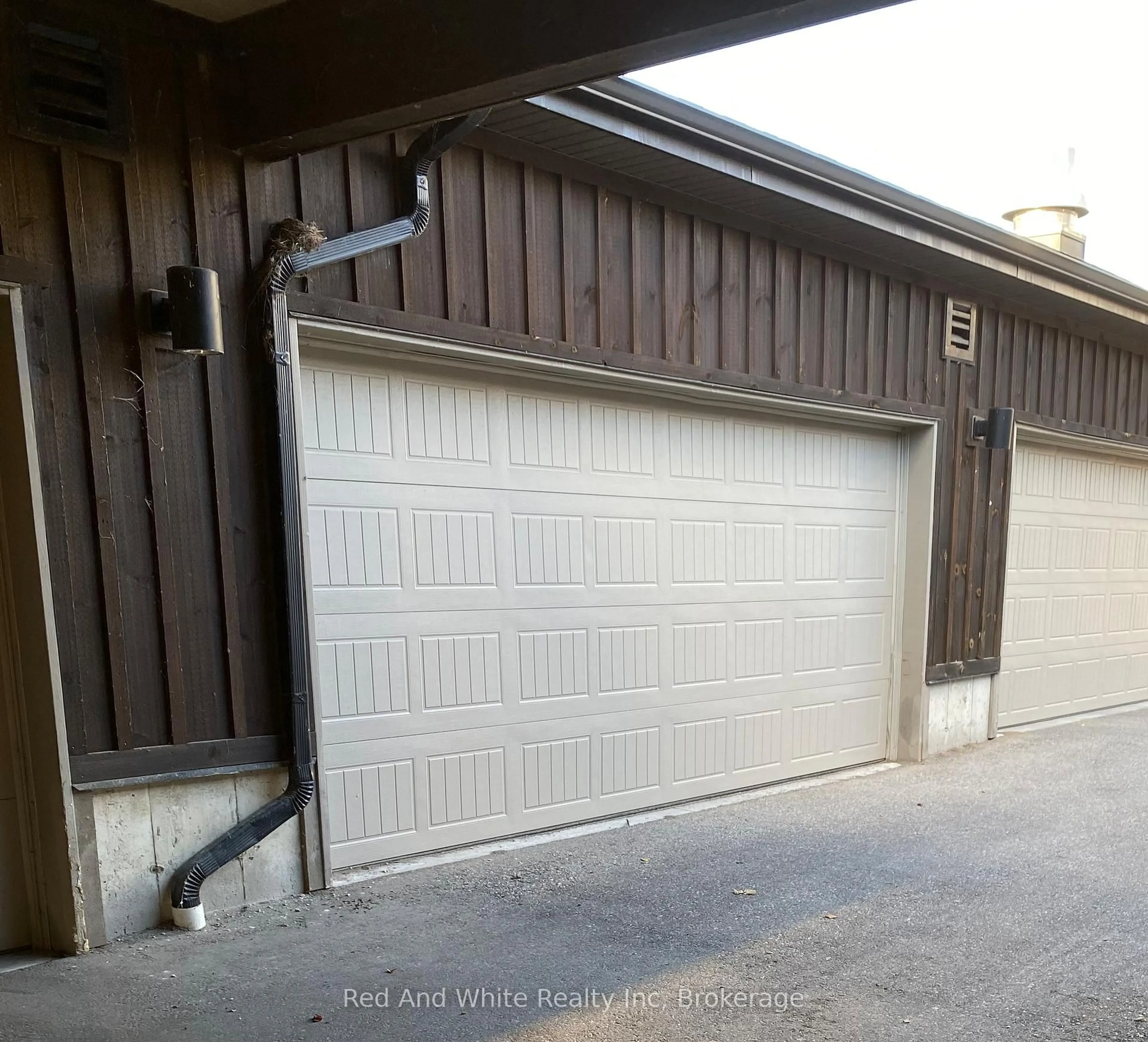 Indoor garage for 19 GUELPH Ave #308, Cambridge Ontario N3C 1A2