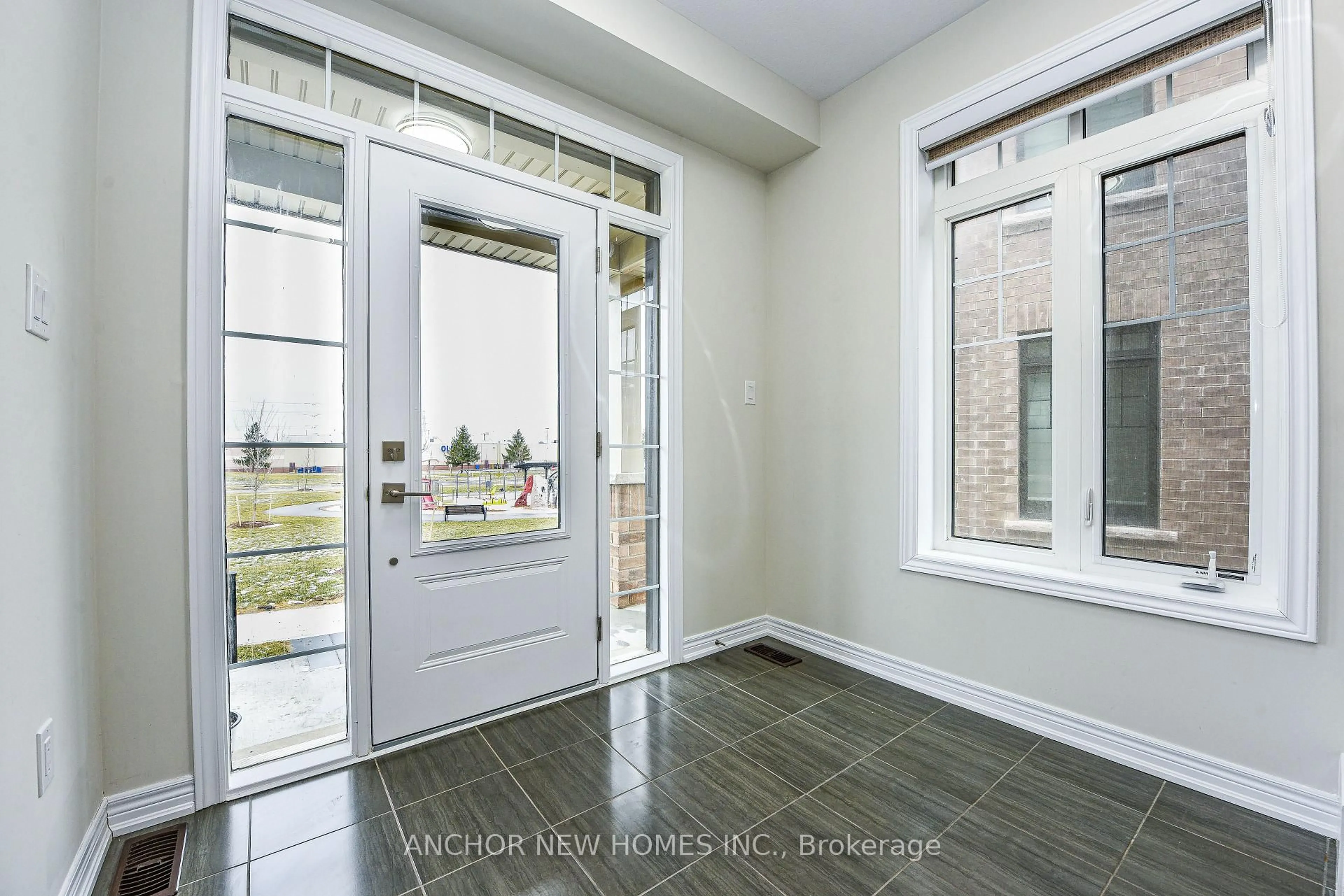 Indoor entryway for 10 Birmingham Dr #23, Cambridge Ontario N1R 0C6