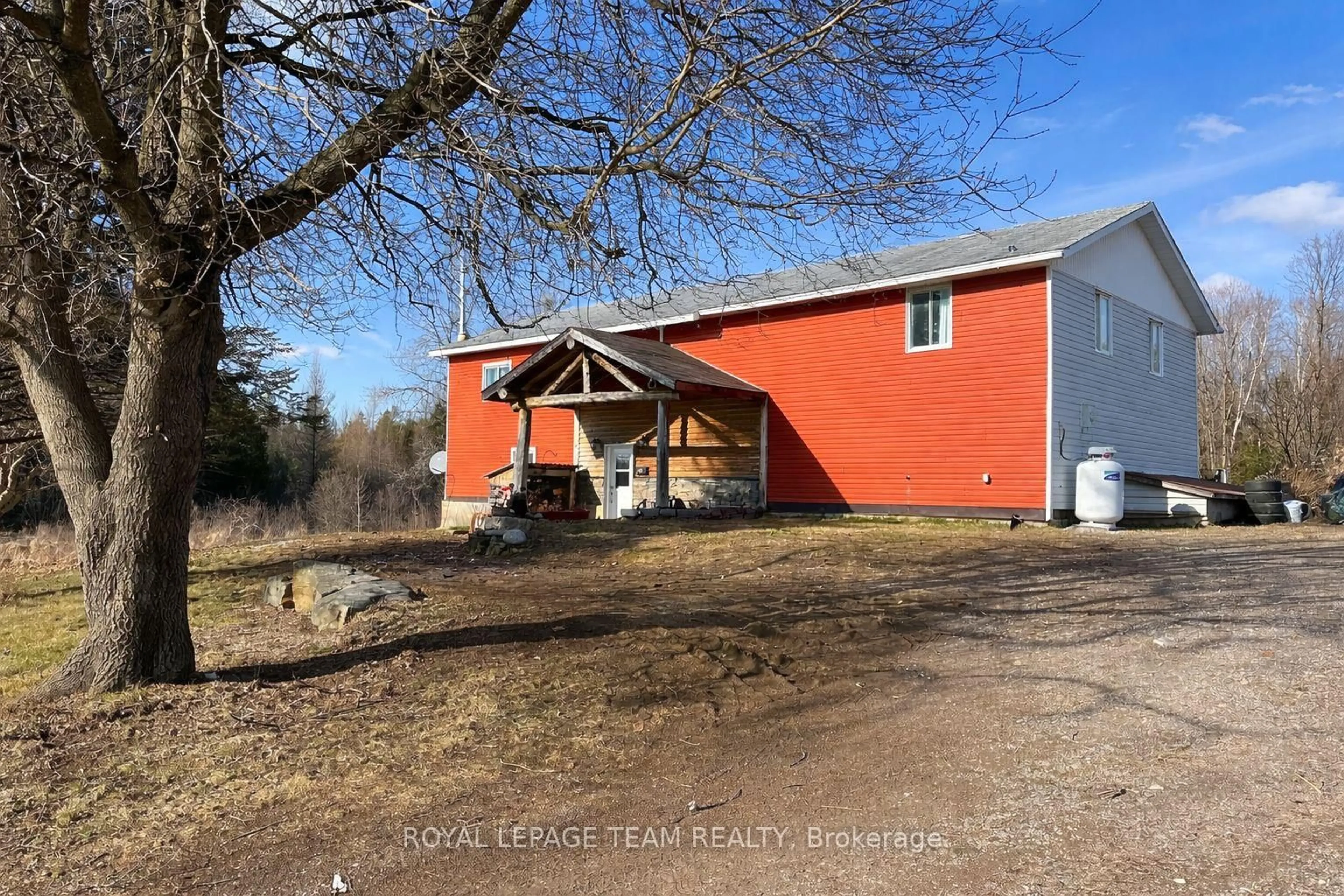 A pic from outside/outdoor area/front of a property/back of a property/a pic from drone, unknown for 4237 Bell Line Rd, Mountain Grove Ontario K0H 2E0