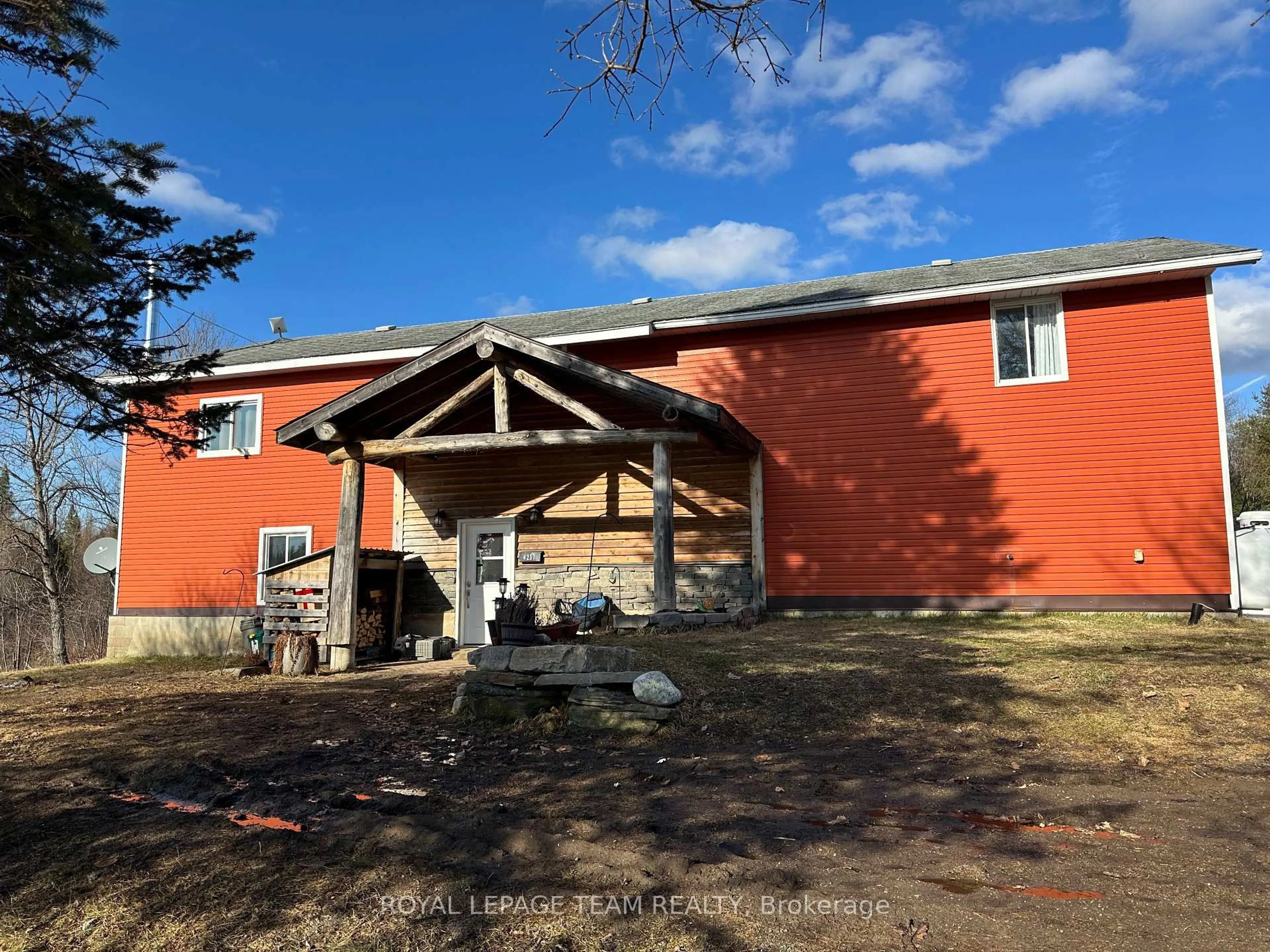 A pic from outside/outdoor area/front of a property/back of a property/a pic from drone, building for 4237 Bell Line Rd, Mountain Grove Ontario K0H 2E0