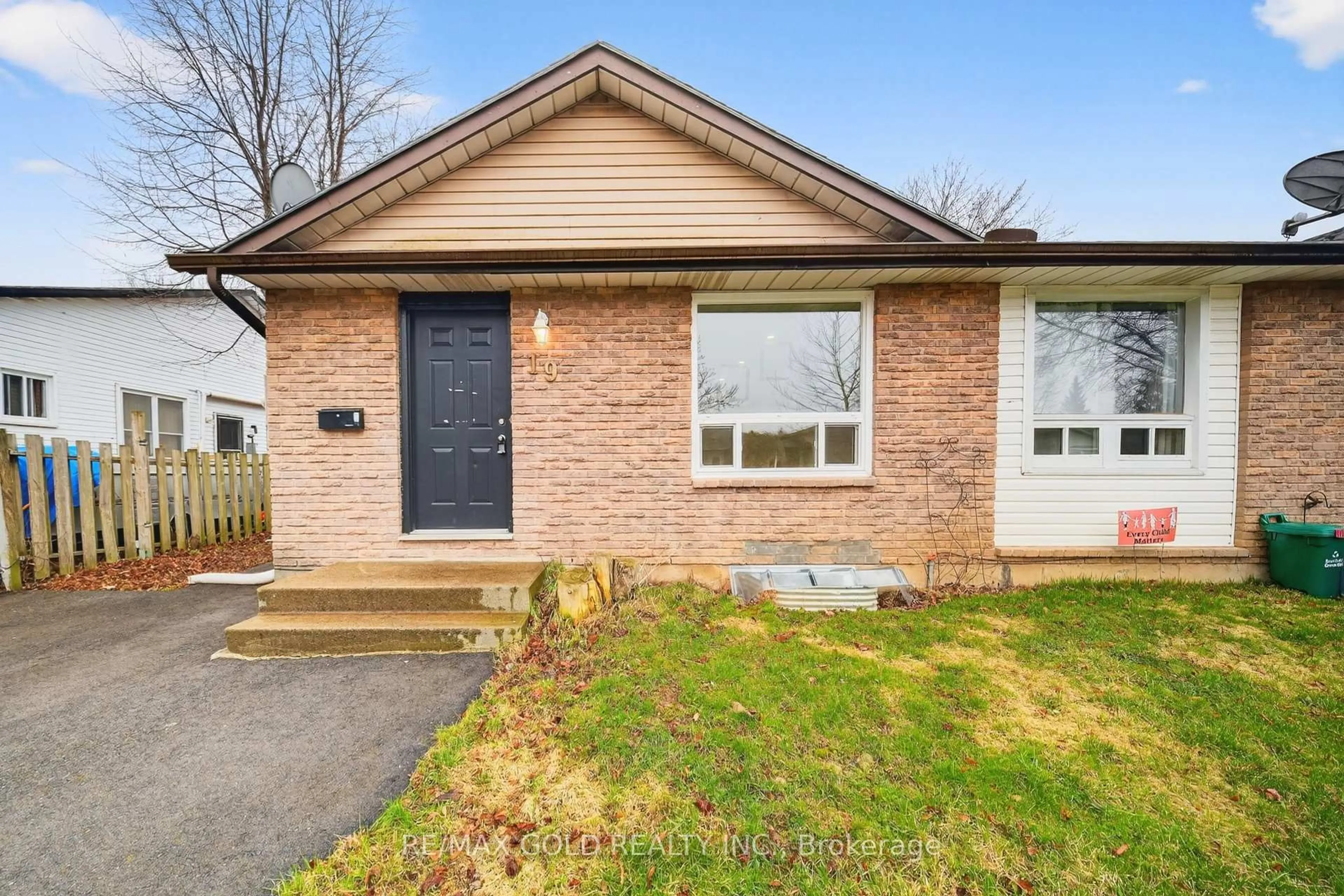 Home with brick exterior material, street for 19 Sulky Rd, Brantford Ontario N3P 1K1
