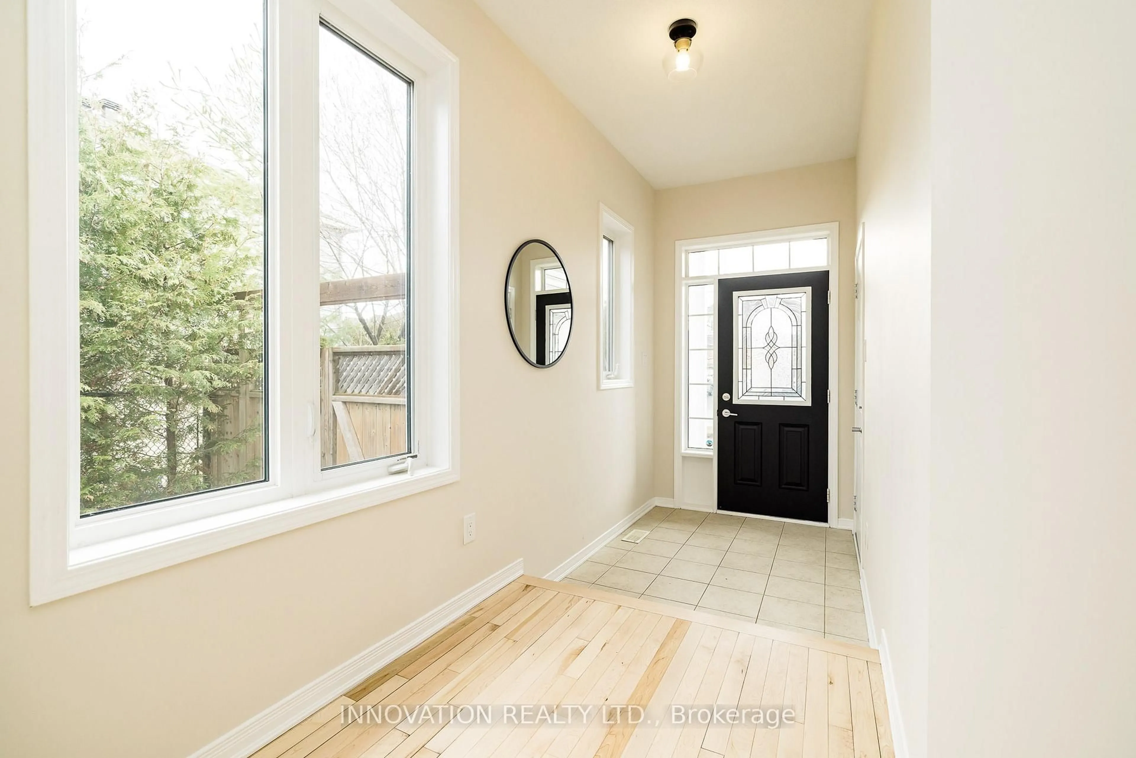 Indoor entryway for 1869 Glencrest Rd, North Grenville Ontario K0G 1J0