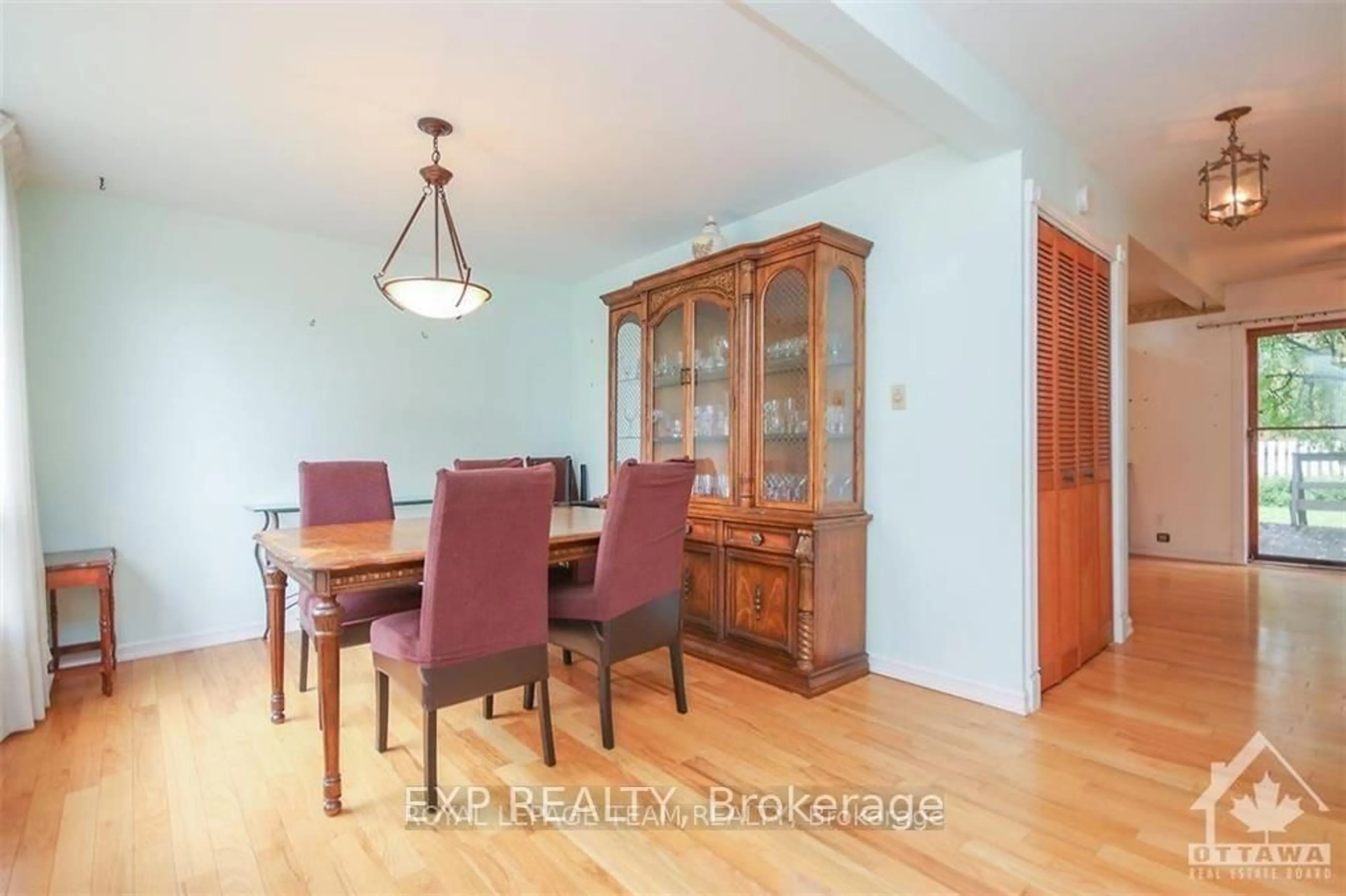 Dining room, wood/laminate floor for 104 Presland Rd, Ottawa Ontario K1K 2C3