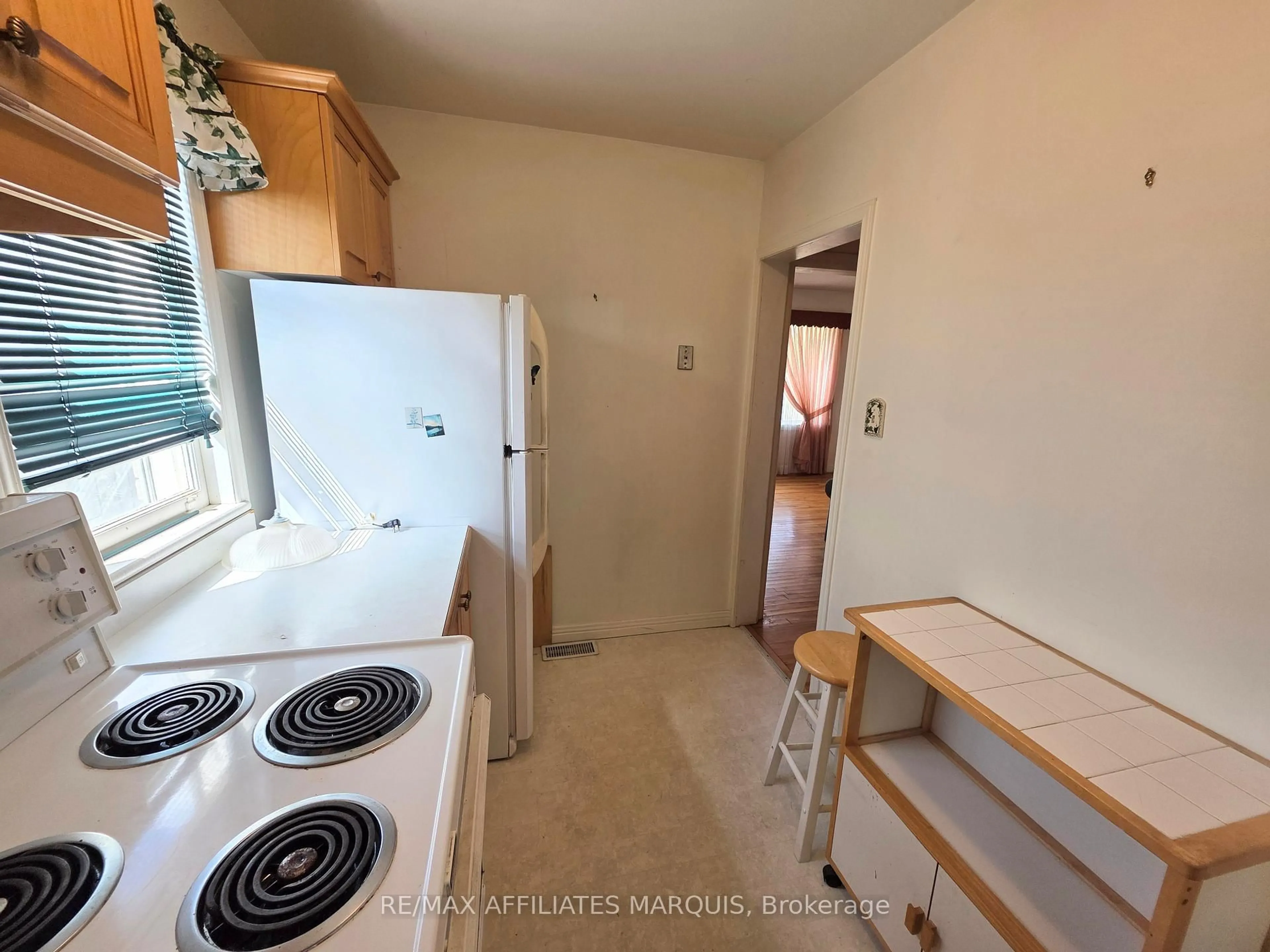 Standard kitchen, unknown for 41 Elgin St, Smiths Falls Ontario K7A 3C5