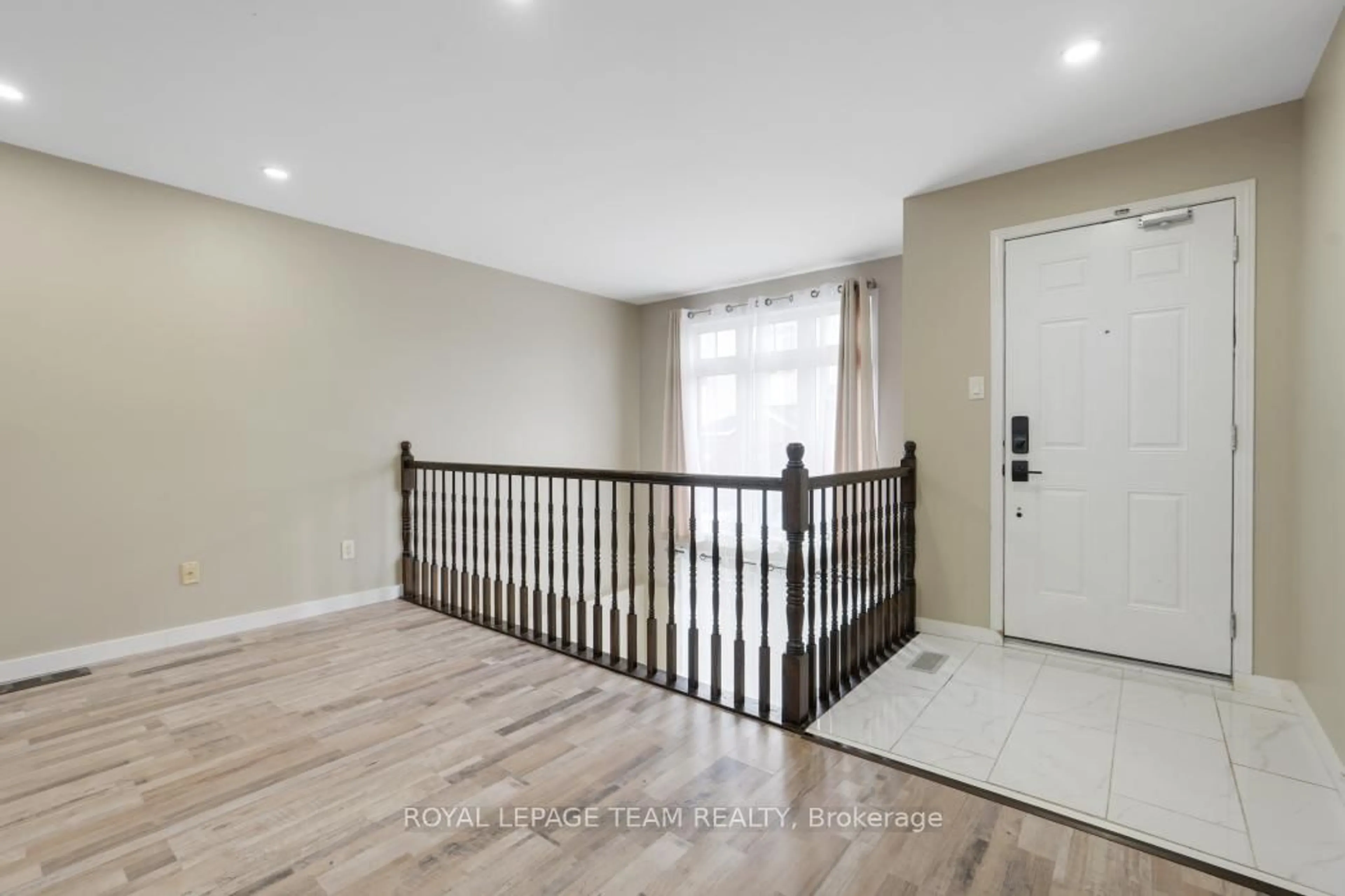 Indoor entryway for 1512 Walkley Rd #136, Ottawa Ontario K1V 2G5