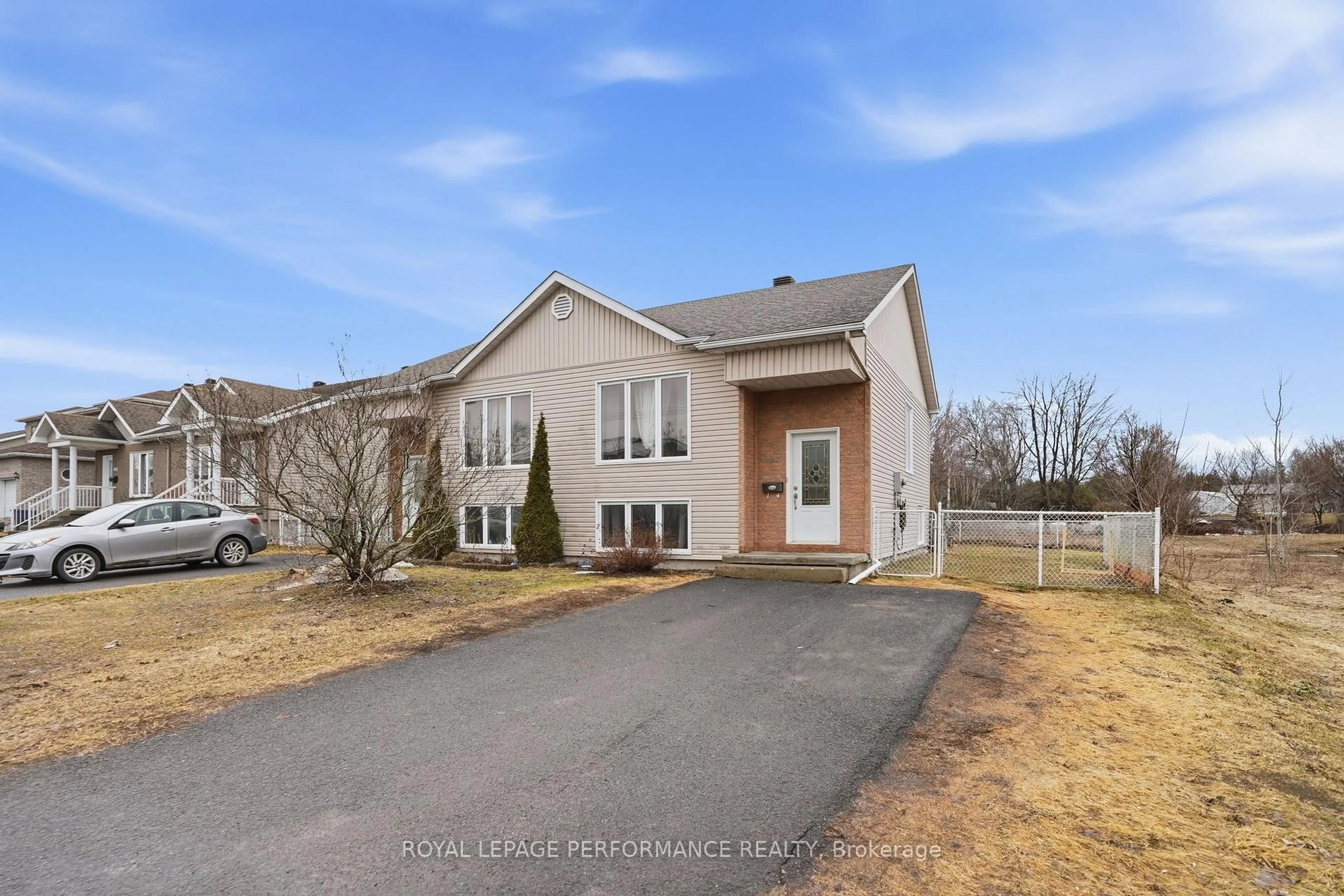 A pic from outside/outdoor area/front of a property/back of a property/a pic from drone, street for 350 Higginson St, Hawkesbury Ontario K6A 3W7