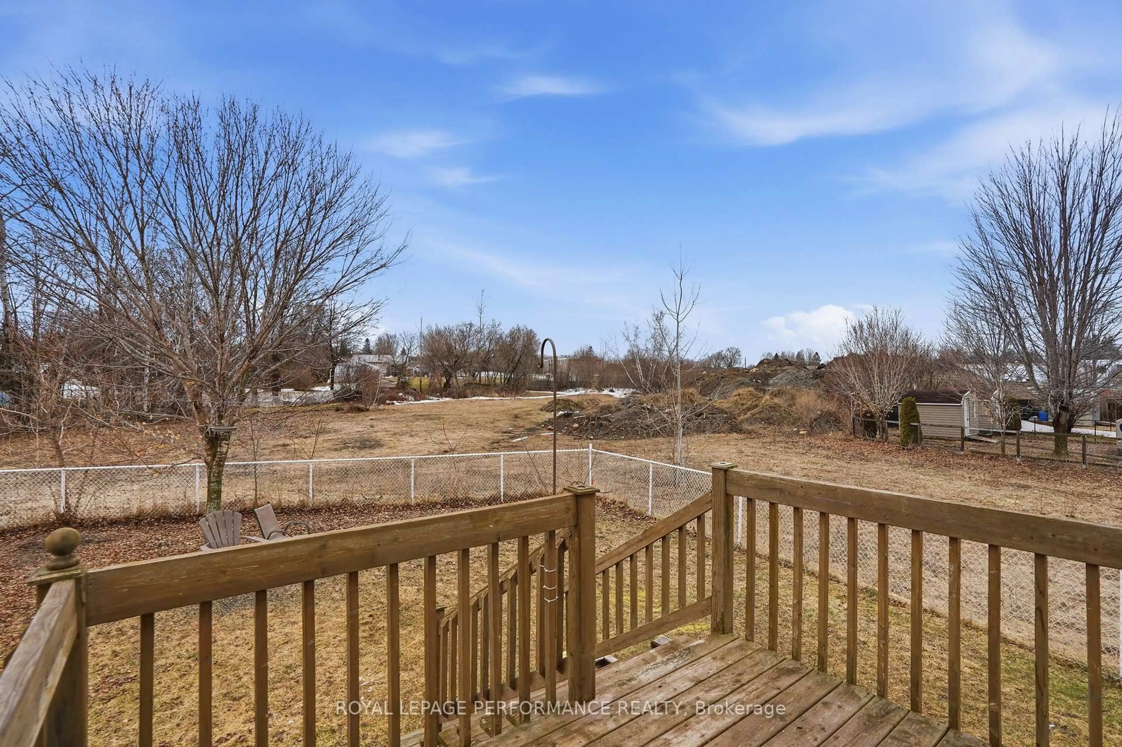 A pic from outside/outdoor area/front of a property/back of a property/a pic from drone, water/lake/river/ocean view for 350 Higginson St, Hawkesbury Ontario K6A 3W7