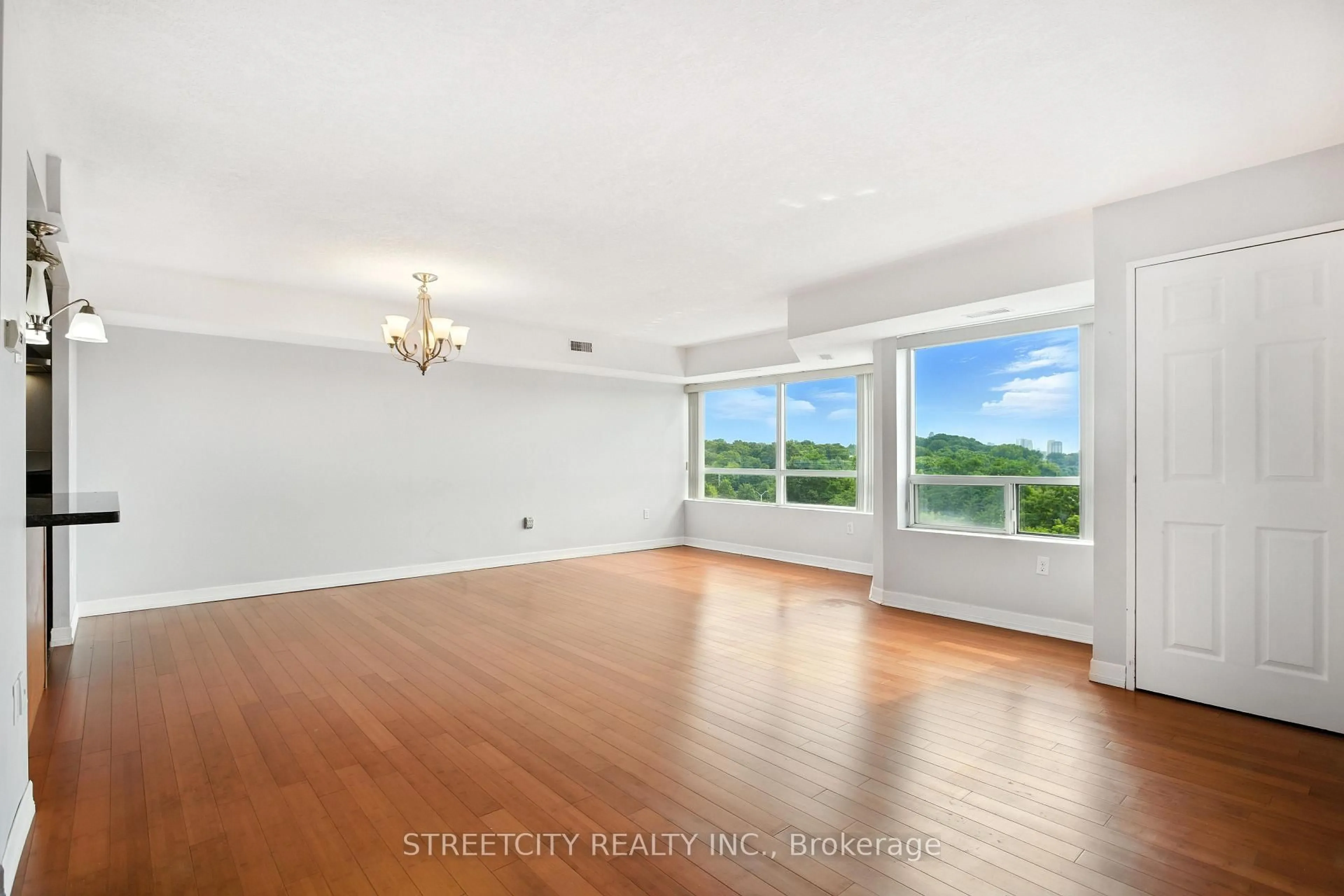 A pic of a room for 521 Riverside Rd #606, London North Ontario N6H 5E2