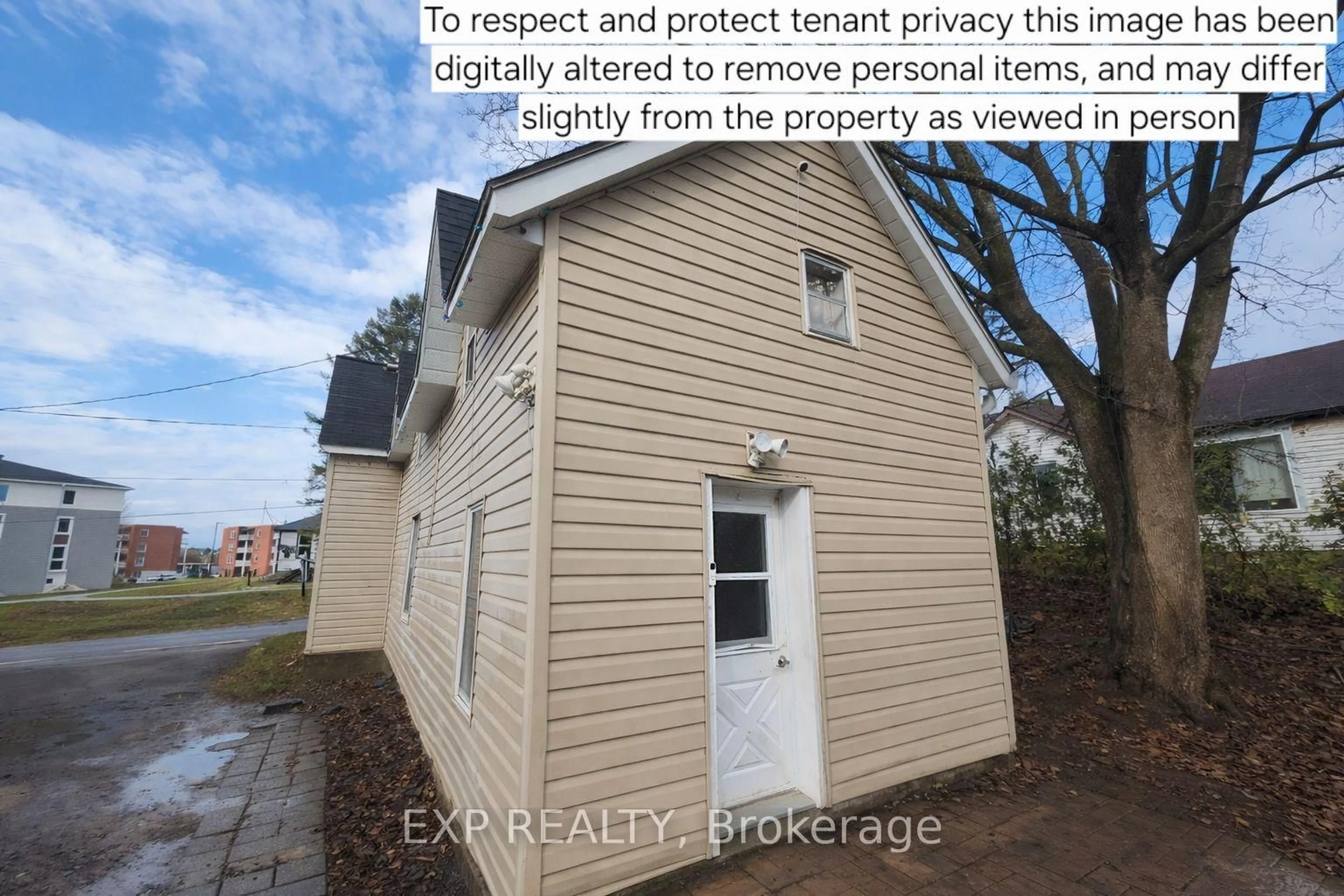 A pic from outside/outdoor area/front of a property/back of a property/a pic from drone, building for 219 Bartholomew St, Brockville Ontario K6V 2S4