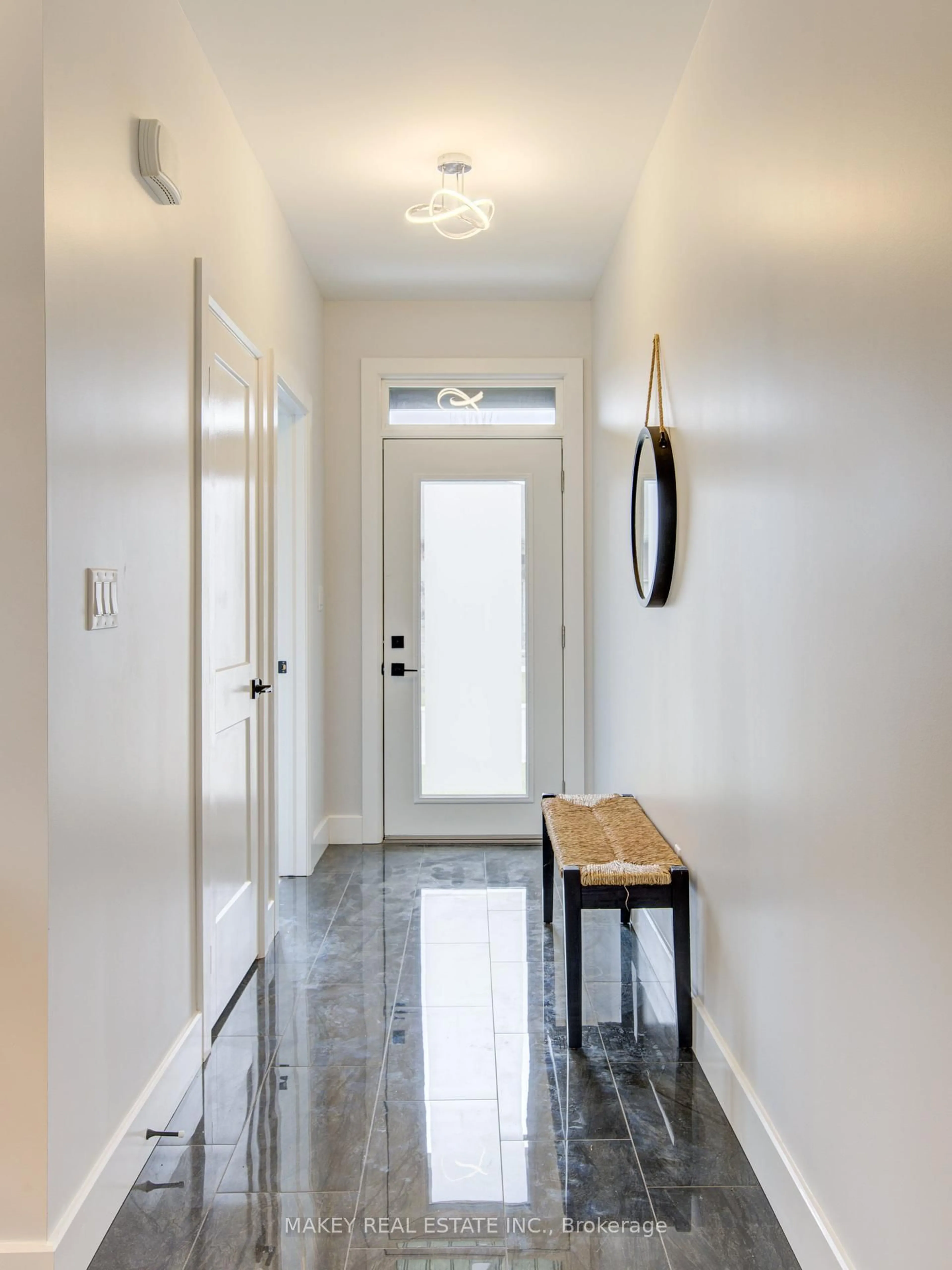 Indoor entryway for 269 Pittock Park Rd #17, Woodstock Ontario N4S 7W2