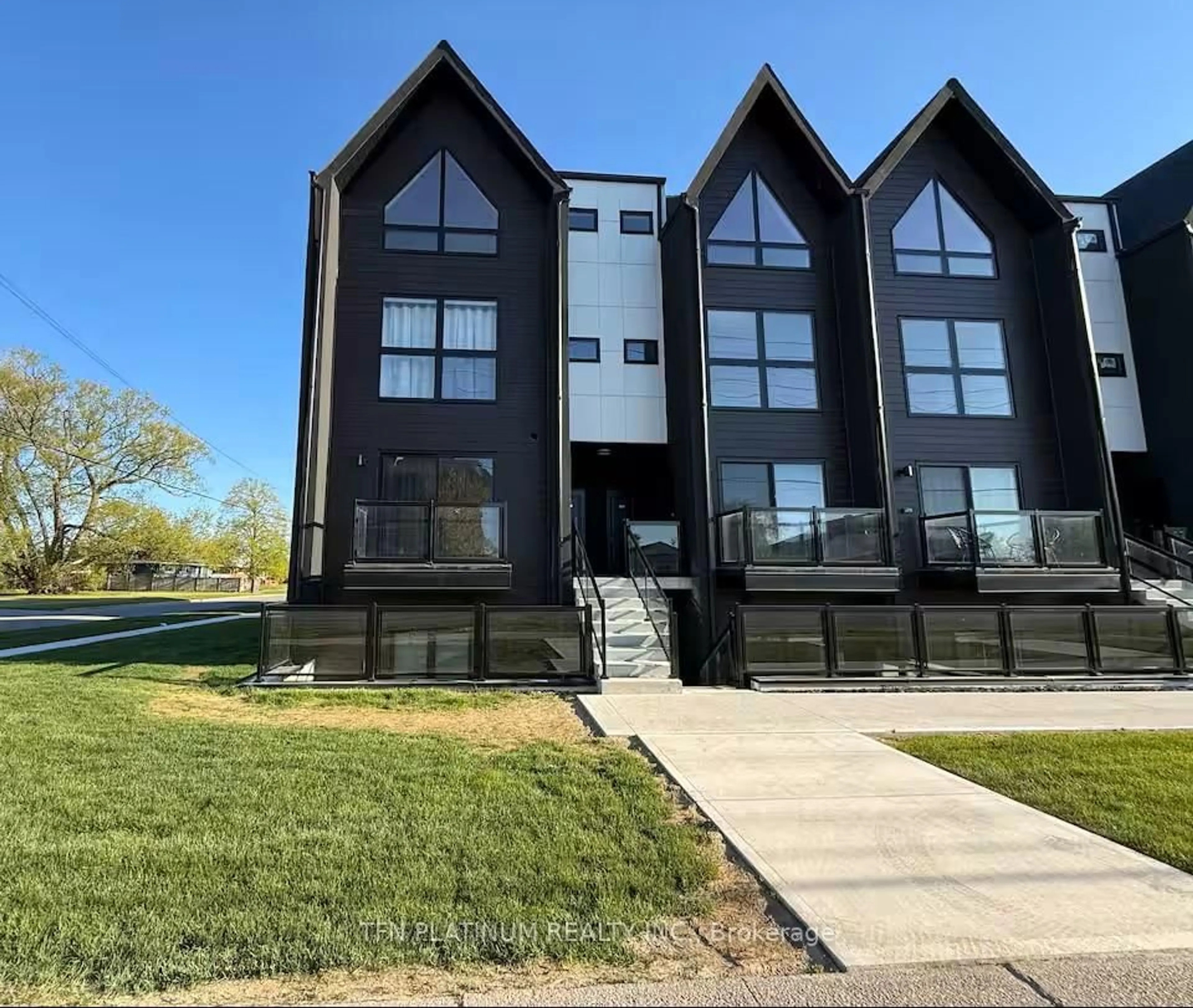 Home with vinyl exterior material, unknown for 7277 Wilson Cres #101, Niagara Falls Ontario L2G 4R8